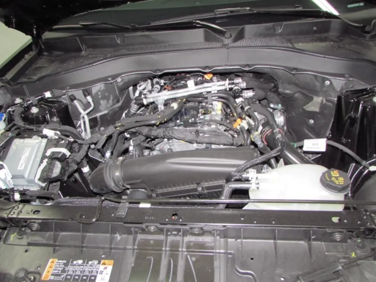 2026 /Dark Space Gray Ford Explorer Active (1FMUK8DH7TG) with an 2.3L EcoBoost I-4 engine, Automatic transmission, located at 12836 Highway 21, De Soto, MO, 63020, (636) 337-7777, 38.151867, -90.575615 - Explore the great outdoors or conquer your daily commute with the perfect blend of style, comfort, and capability: the 2026 Ford Explorer Active. This versatile SUV is not just a vehicle; it's an invitation to adventure, whether you're heading out with the family for a weekend getaway or navigating - Photo#8