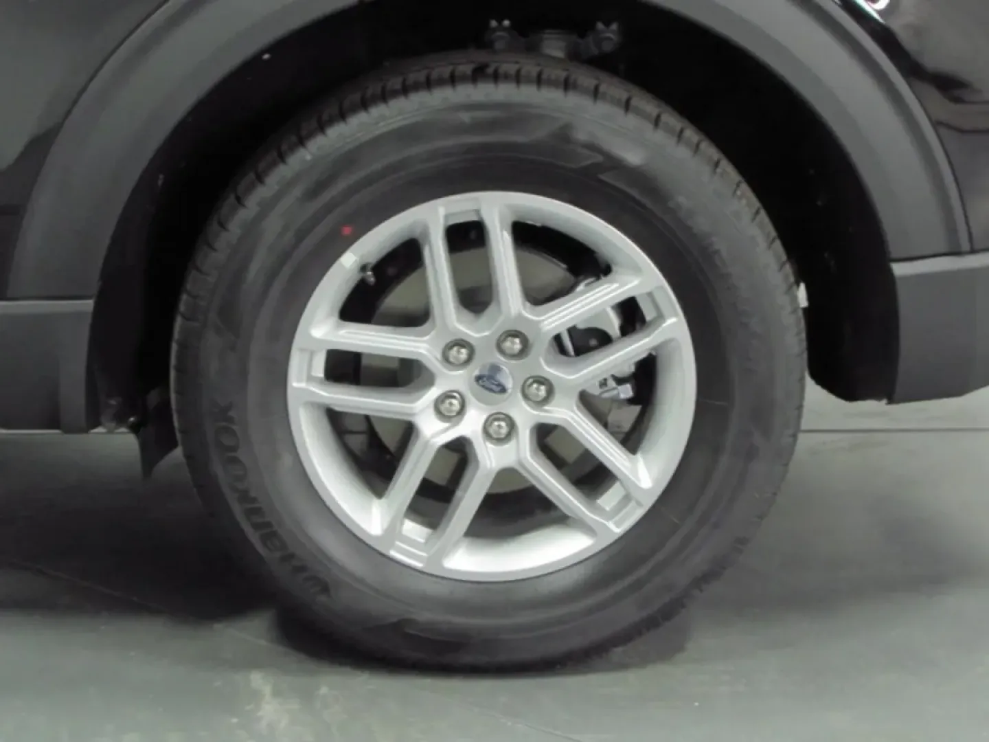 2026 /Dark Space Gray Ford Explorer Active (1FMUK8DH7TG) with an 2.3L EcoBoost I-4 engine, Automatic transmission, located at 12836 Highway 21, De Soto, MO, 63020, (636) 337-7777, 38.151867, -90.575615 - Explore the great outdoors or conquer your daily commute with the perfect blend of style, comfort, and capability: the 2026 Ford Explorer Active. This versatile SUV is not just a vehicle; it's an invitation to adventure, whether you're heading out with the family for a weekend getaway or navigating - Photo#9