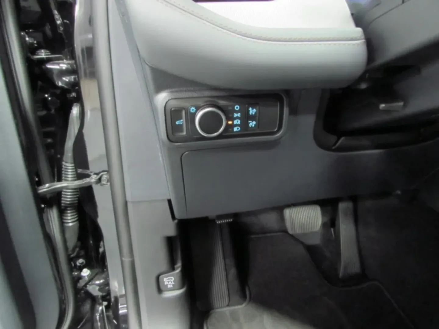 2026 /Dark Space Gray Ford Explorer Active (1FMUK8DH7TG) with an 2.3L EcoBoost I-4 engine, Automatic transmission, located at 12836 Highway 21, De Soto, MO, 63020, (636) 337-7777, 38.151867, -90.575615 - Explore the great outdoors or conquer your daily commute with the perfect blend of style, comfort, and capability: the 2026 Ford Explorer Active. This versatile SUV is not just a vehicle; it's an invitation to adventure, whether you're heading out with the family for a weekend getaway or navigating - Photo#14