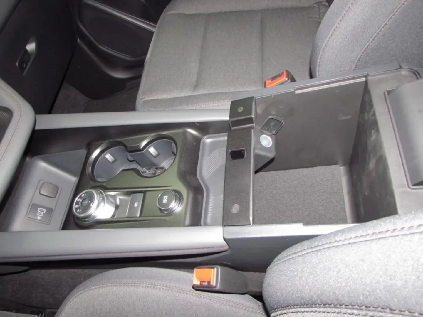 2026 /Dark Space Gray Ford Explorer Active (1FMUK8DH7TG) with an 2.3L EcoBoost I-4 engine, Automatic transmission, located at 12836 Highway 21, De Soto, MO, 63020, (636) 337-7777, 38.151867, -90.575615 - Explore the great outdoors or conquer your daily commute with the perfect blend of style, comfort, and capability: the 2026 Ford Explorer Active. This versatile SUV is not just a vehicle; it's an invitation to adventure, whether you're heading out with the family for a weekend getaway or navigating - Photo#22