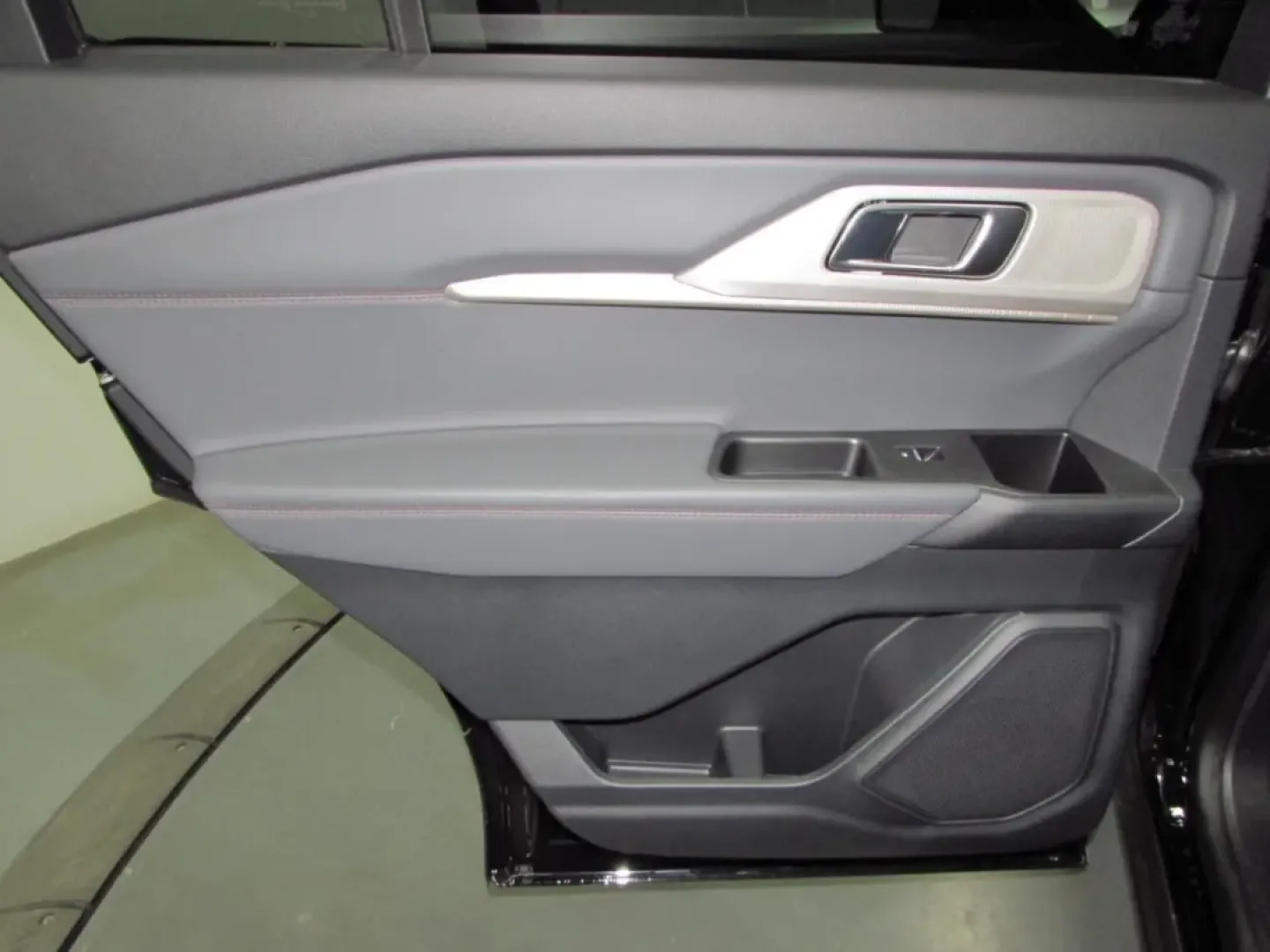 2026 /Dark Space Gray Ford Explorer Active (1FMUK8DH7TG) with an 2.3L EcoBoost I-4 engine, Automatic transmission, located at 12836 Highway 21, De Soto, MO, 63020, (636) 337-7777, 38.151867, -90.575615 - Explore the great outdoors or conquer your daily commute with the perfect blend of style, comfort, and capability: the 2026 Ford Explorer Active. This versatile SUV is not just a vehicle; it's an invitation to adventure, whether you're heading out with the family for a weekend getaway or navigating - Photo#24