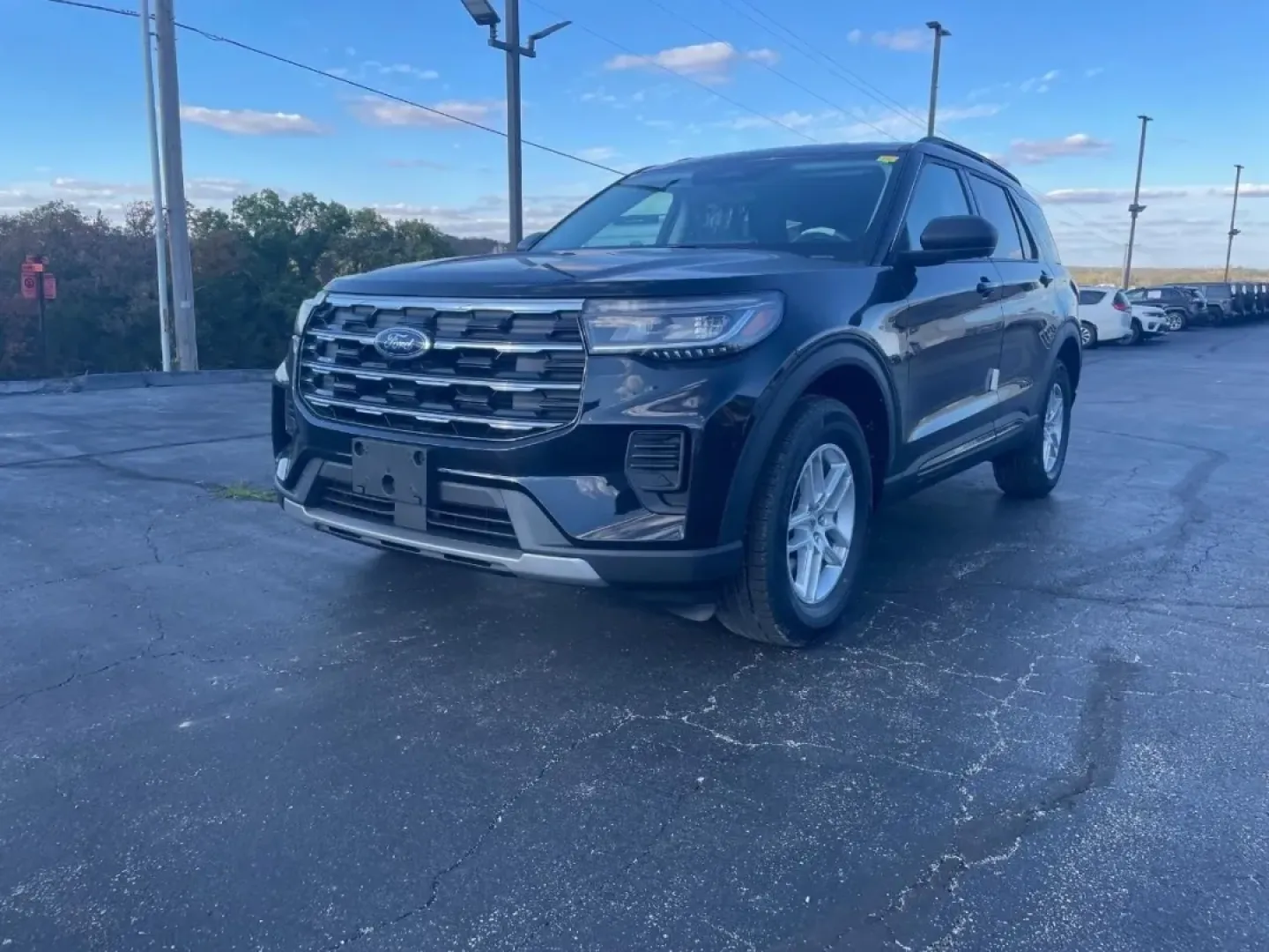 2026 /Dark Space Gray Ford Explorer Active (1FMUK8DH7TG) with an 2.3L EcoBoost I-4 engine, Automatic transmission, located at 12836 Highway 21, De Soto, MO, 63020, (636) 337-7777, 38.151867, -90.575615 - Explore the great outdoors or conquer your daily commute with the perfect blend of style, comfort, and capability: the 2026 Ford Explorer Active. This versatile SUV is not just a vehicle; it's an invitation to adventure, whether you're heading out with the family for a weekend getaway or navigating - Photo#33