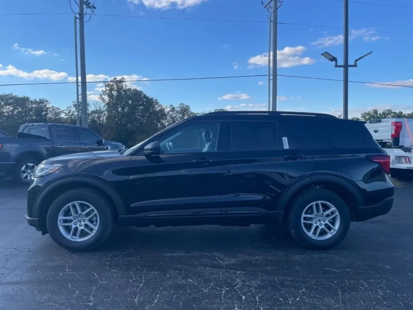 2026 /Dark Space Gray Ford Explorer Active (1FMUK8DH7TG) with an 2.3L EcoBoost I-4 engine, Automatic transmission, located at 12836 Highway 21, De Soto, MO, 63020, (636) 337-7777, 38.151867, -90.575615 - Explore the great outdoors or conquer your daily commute with the perfect blend of style, comfort, and capability: the 2026 Ford Explorer Active. This versatile SUV is not just a vehicle; it's an invitation to adventure, whether you're heading out with the family for a weekend getaway or navigating - Photo#34