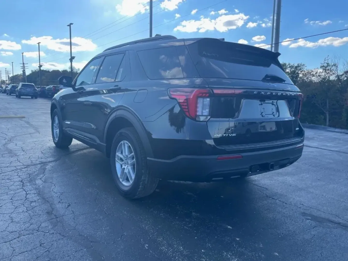 2026 /Dark Space Gray Ford Explorer Active (1FMUK8DH7TG) with an 2.3L EcoBoost I-4 engine, Automatic transmission, located at 12836 Highway 21, De Soto, MO, 63020, (636) 337-7777, 38.151867, -90.575615 - Explore the great outdoors or conquer your daily commute with the perfect blend of style, comfort, and capability: the 2026 Ford Explorer Active. This versatile SUV is not just a vehicle; it's an invitation to adventure, whether you're heading out with the family for a weekend getaway or navigating - Photo#35