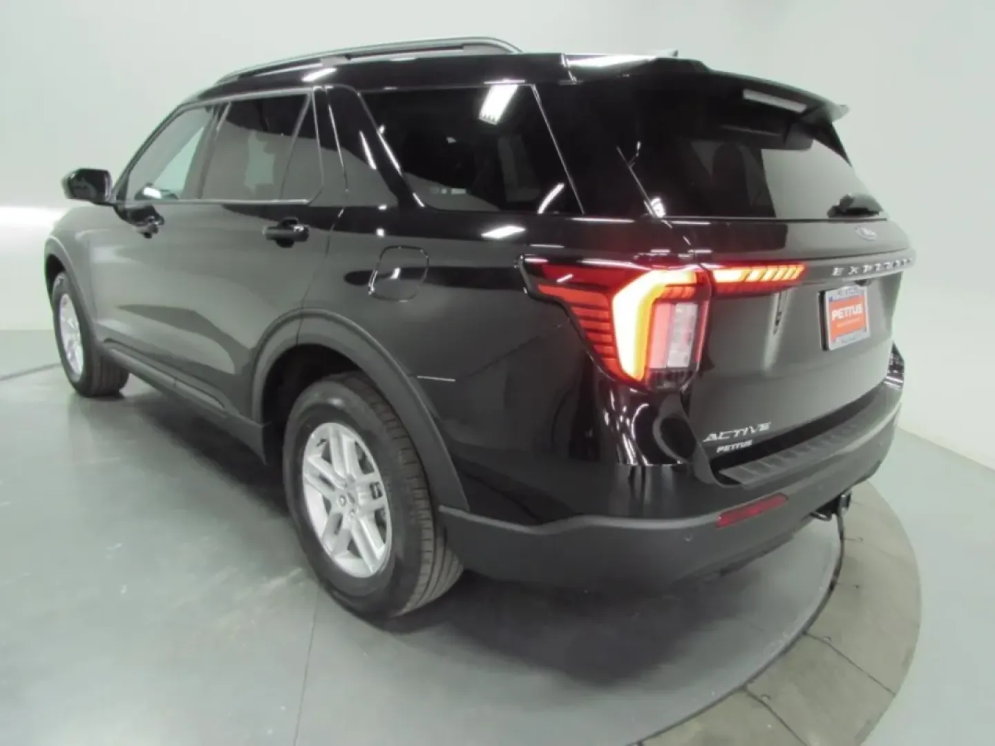 2026 /Dark Space Gray Ford Explorer Active (1FMUK8DH7TG) with an 2.3L EcoBoost I-4 engine, Automatic transmission, located at 12836 Highway 21, De Soto, MO, 63020, (636) 337-7777, 38.151867, -90.575615 - Explore the great outdoors or conquer your daily commute with the perfect blend of style, comfort, and capability: the 2026 Ford Explorer Active. This versatile SUV is not just a vehicle; it's an invitation to adventure, whether you're heading out with the family for a weekend getaway or navigating - Photo#5