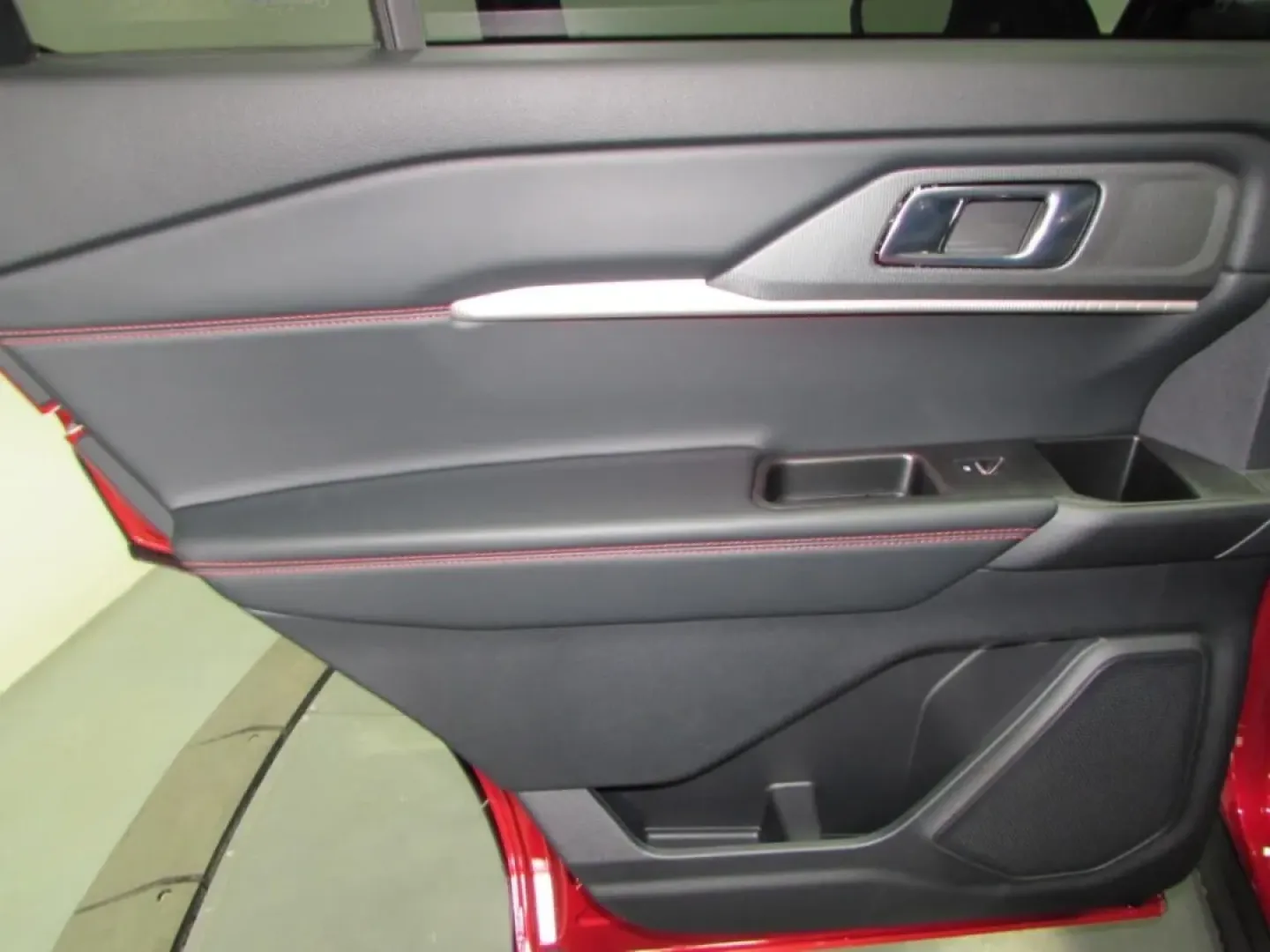 2026 /Onyx Ford Explorer ST-Line (1FMUK8KH9TG) with an 2.3L EcoBoost I-4 engine, Automatic transmission, located at 12836 Highway 21, De Soto, MO, 63020, (636) 337-7777, 38.151867, -90.575615 - **Unleash Adventure with the 2026 Ford Explorer ST-Line: Your Next Family SUV Awaits!**<br /> <br /> If you're on the hunt for a capable vehicle that perfectly balances family outings, weekend adventures, and daily commutes, look no further than the stunning 2026 Ford Explorer ST-Line available at P - Photo#24