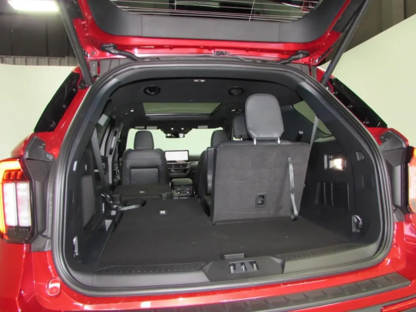 2026 /Onyx Ford Explorer ST-Line (1FMUK8KH9TG) with an 2.3L EcoBoost I-4 engine, Automatic transmission, located at 12836 Highway 21, De Soto, MO, 63020, (636) 337-7777, 38.151867, -90.575615 - **Unleash Adventure with the 2026 Ford Explorer ST-Line: Your Next Family SUV Awaits!**<br /> <br /> If you're on the hunt for a capable vehicle that perfectly balances family outings, weekend adventures, and daily commutes, look no further than the stunning 2026 Ford Explorer ST-Line available at P - Photo#31