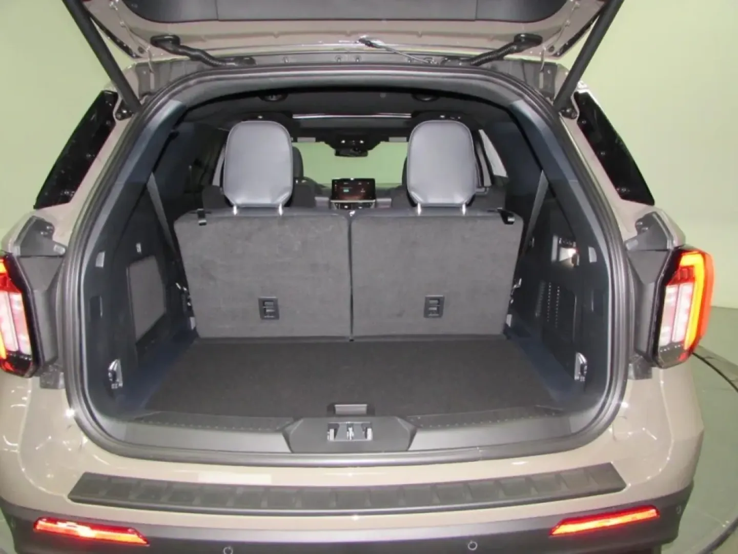 2026 /Onyx Ford Explorer ST (1FMWK8GC9TG) with an 3.0L EcoBoost V6 engine, Automatic transmission, located at 12836 Highway 21, De Soto, MO, 63020, (636) 337-7777, 38.151867, -90.575615 - ### Adventure Awaits with the 2026 Ford Explorer ST at Pettus Ford De Soto!<br /> <br /> Are you ready to elevate your family adventures or weekend getaways? The 2026 Ford Explorer ST, available now at Pettus Ford De Soto in De Soto, MO, is the perfect companion for those who crave excitement and ve - Photo#26