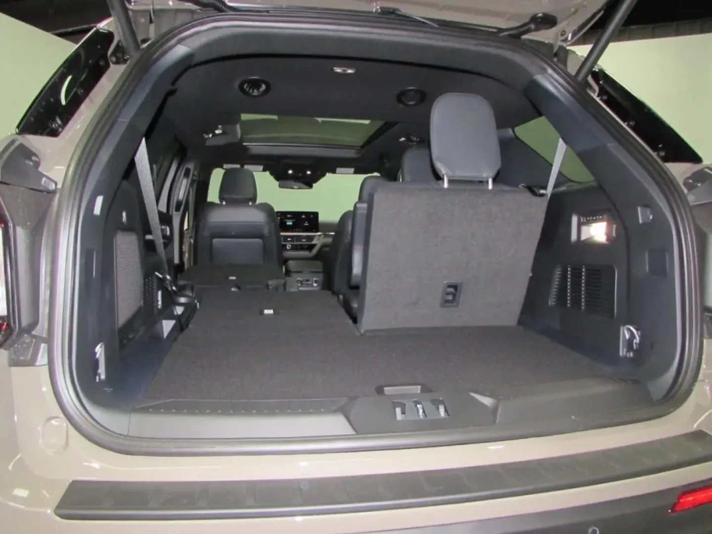 2026 /Onyx Ford Explorer ST (1FMWK8GC9TG) with an 3.0L EcoBoost V6 engine, Automatic transmission, located at 12836 Highway 21, De Soto, MO, 63020, (636) 337-7777, 38.151867, -90.575615 - ### Adventure Awaits with the 2026 Ford Explorer ST at Pettus Ford De Soto!<br /> <br /> Are you ready to elevate your family adventures or weekend getaways? The 2026 Ford Explorer ST, available now at Pettus Ford De Soto in De Soto, MO, is the perfect companion for those who crave excitement and ve - Photo#29