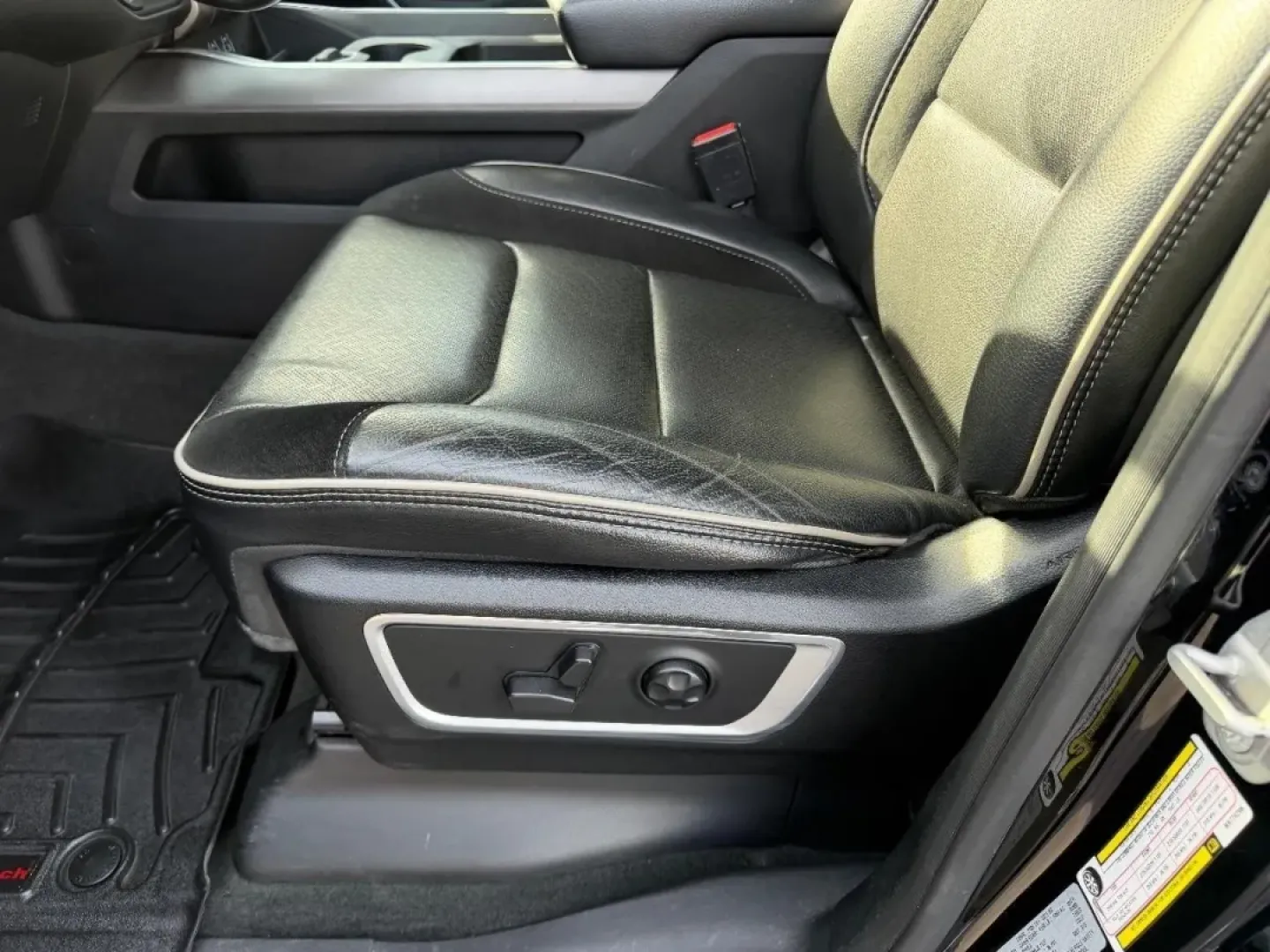 2021 /Black Leather Ram 1500 Laramie (1C6SRFJT5MN) with an 5.7L engine, located at 970 Woodlawn Dr., Farmington, MO, 63640, (573) 431-7800, 37.825642, -90.468674 - **Adventure Awaits with the 2021 Ram 1500 Your Perfect Truck for Any Journey!**<br /> <br /> Are you ready to elevate your driving experience? Whether you're hauling gear for a weekend getaway or navigating your daily commute, the 2021 Ram 1500 at Pettus CDJR Farmington is the ultimate companion fo - Photo#19