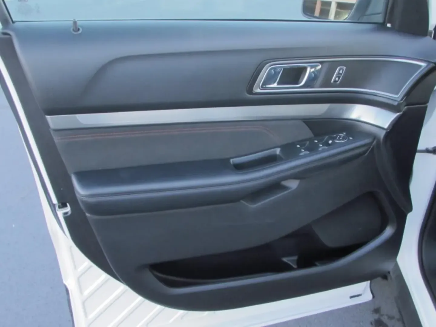 2018 /Ebony Black Ford Explorer XLT (1FM5K8DH9JG) with an Other engine, located at 12836 Highway 21, De Soto, MO, 63020, (636) 337-7777, 38.151867, -90.575615 - **Adventure Awaits with the 2018 Ford Explorer XLT Perfect for Your Next Family Road Trip!**<br /> <br /> Are you ready to elevate your family outings or weekend adventures? Look no further than this stunning 2018 Ford Explorer XLT, available now at Pettus Ford De Soto. With enough space for everyo - Photo#13