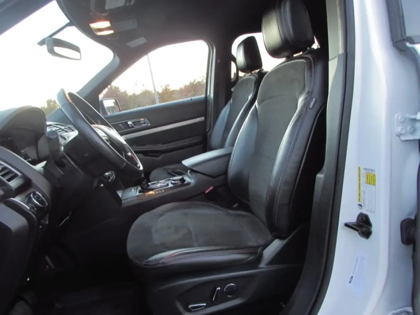 2018 /Ebony Black Ford Explorer XLT (1FM5K8DH9JG) with an Other engine, located at 12836 Highway 21, De Soto, MO, 63020, (636) 337-7777, 38.151867, -90.575615 - **Adventure Awaits with the 2018 Ford Explorer XLT Perfect for Your Next Family Road Trip!**<br /> <br /> Are you ready to elevate your family outings or weekend adventures? Look no further than this stunning 2018 Ford Explorer XLT, available now at Pettus Ford De Soto. With enough space for everyo - Photo#14