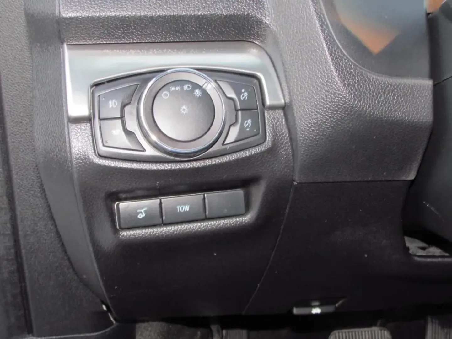 2018 /Ebony Black Ford Explorer XLT (1FM5K8DH9JG) with an Other engine, located at 12836 Highway 21, De Soto, MO, 63020, (636) 337-7777, 38.151867, -90.575615 - **Adventure Awaits with the 2018 Ford Explorer XLT Perfect for Your Next Family Road Trip!**<br /> <br /> Are you ready to elevate your family outings or weekend adventures? Look no further than this stunning 2018 Ford Explorer XLT, available now at Pettus Ford De Soto. With enough space for everyo - Photo#15