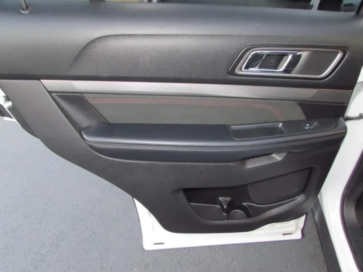 2018 /Ebony Black Ford Explorer XLT (1FM5K8DH9JG) with an Other engine, located at 12836 Highway 21, De Soto, MO, 63020, (636) 337-7777, 38.151867, -90.575615 - **Adventure Awaits with the 2018 Ford Explorer XLT Perfect for Your Next Family Road Trip!**<br /> <br /> Are you ready to elevate your family outings or weekend adventures? Look no further than this stunning 2018 Ford Explorer XLT, available now at Pettus Ford De Soto. With enough space for everyo - Photo#25