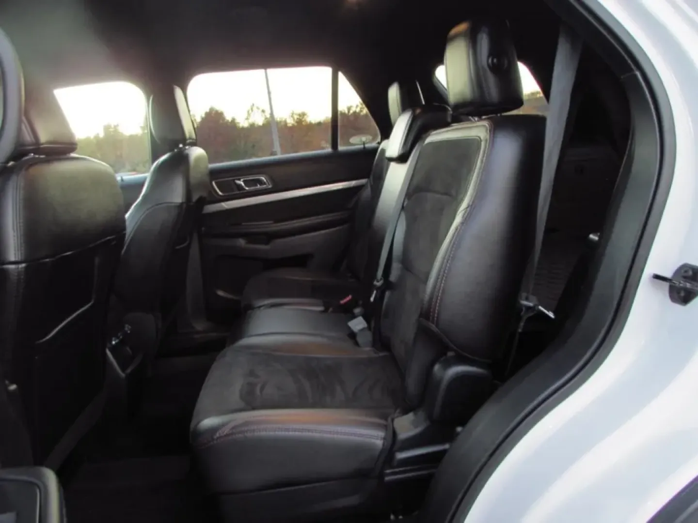 2018 /Ebony Black Ford Explorer XLT (1FM5K8DH9JG) with an Other engine, located at 12836 Highway 21, De Soto, MO, 63020, (636) 337-7777, 38.151867, -90.575615 - **Adventure Awaits with the 2018 Ford Explorer XLT Perfect for Your Next Family Road Trip!**<br /> <br /> Are you ready to elevate your family outings or weekend adventures? Look no further than this stunning 2018 Ford Explorer XLT, available now at Pettus Ford De Soto. With enough space for everyo - Photo#26