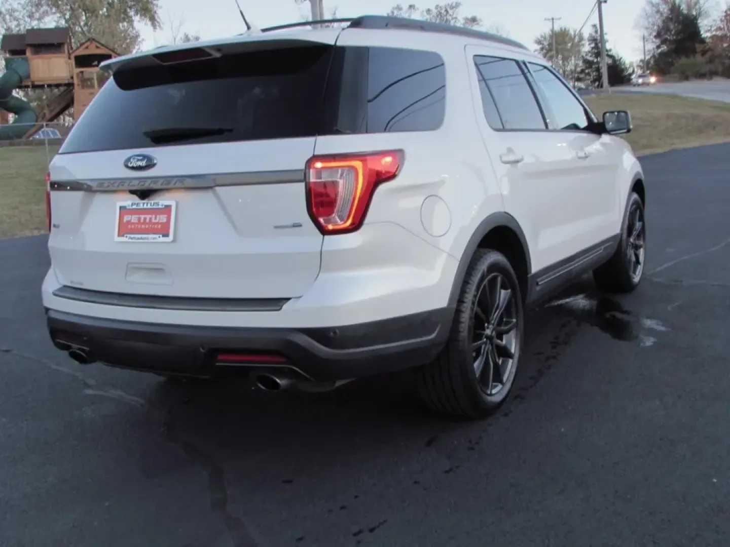 2018 /Ebony Black Ford Explorer XLT (1FM5K8DH9JG) with an Other engine, located at 12836 Highway 21, De Soto, MO, 63020, (636) 337-7777, 38.151867, -90.575615 - **Adventure Awaits with the 2018 Ford Explorer XLT Perfect for Your Next Family Road Trip!**<br /> <br /> Are you ready to elevate your family outings or weekend adventures? Look no further than this stunning 2018 Ford Explorer XLT, available now at Pettus Ford De Soto. With enough space for everyo - Photo#6