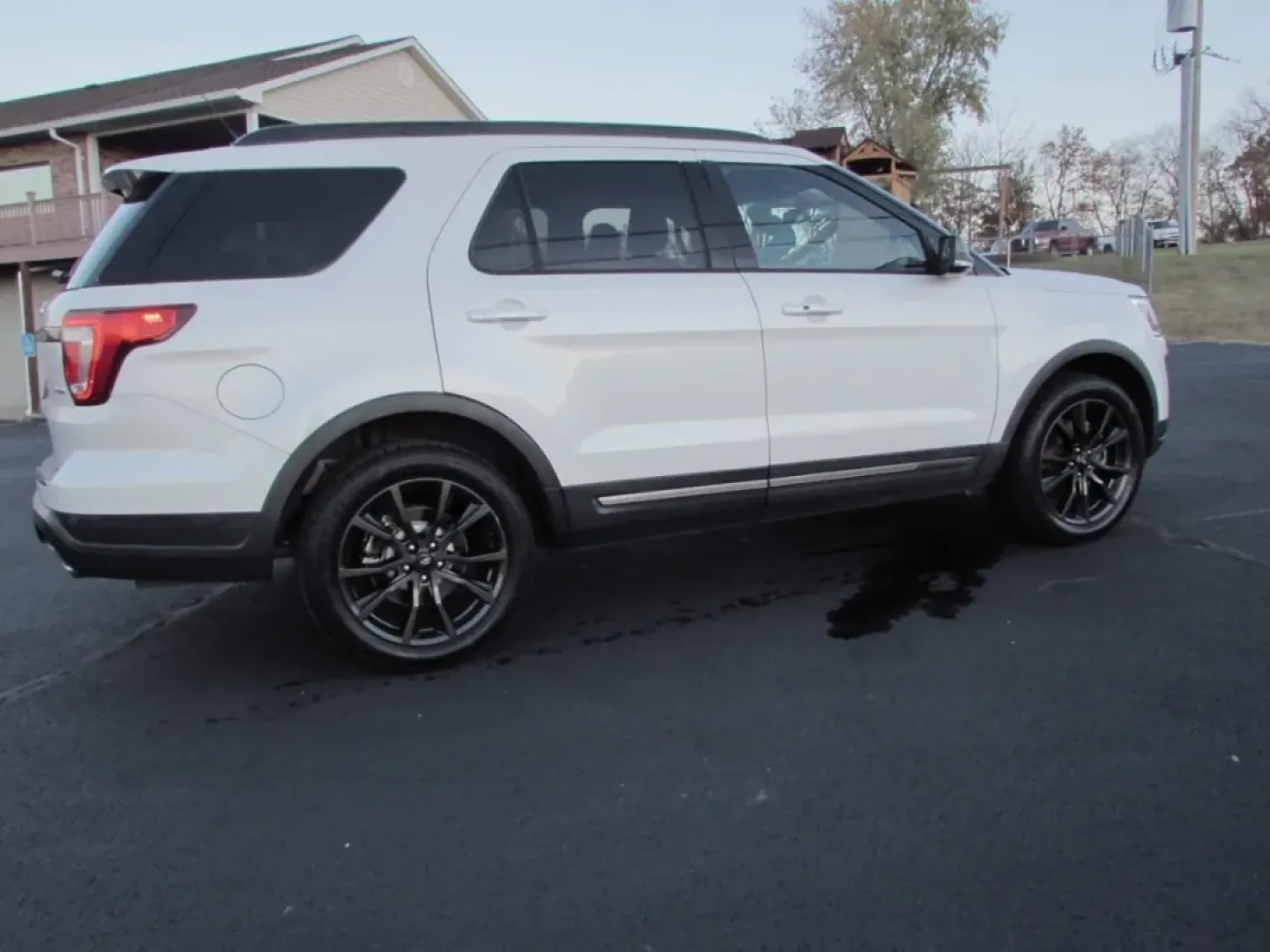 2018 /Ebony Black Ford Explorer XLT (1FM5K8DH9JG) with an Other engine, located at 12836 Highway 21, De Soto, MO, 63020, (636) 337-7777, 38.151867, -90.575615 - **Adventure Awaits with the 2018 Ford Explorer XLT Perfect for Your Next Family Road Trip!**<br /> <br /> Are you ready to elevate your family outings or weekend adventures? Look no further than this stunning 2018 Ford Explorer XLT, available now at Pettus Ford De Soto. With enough space for everyo - Photo#7