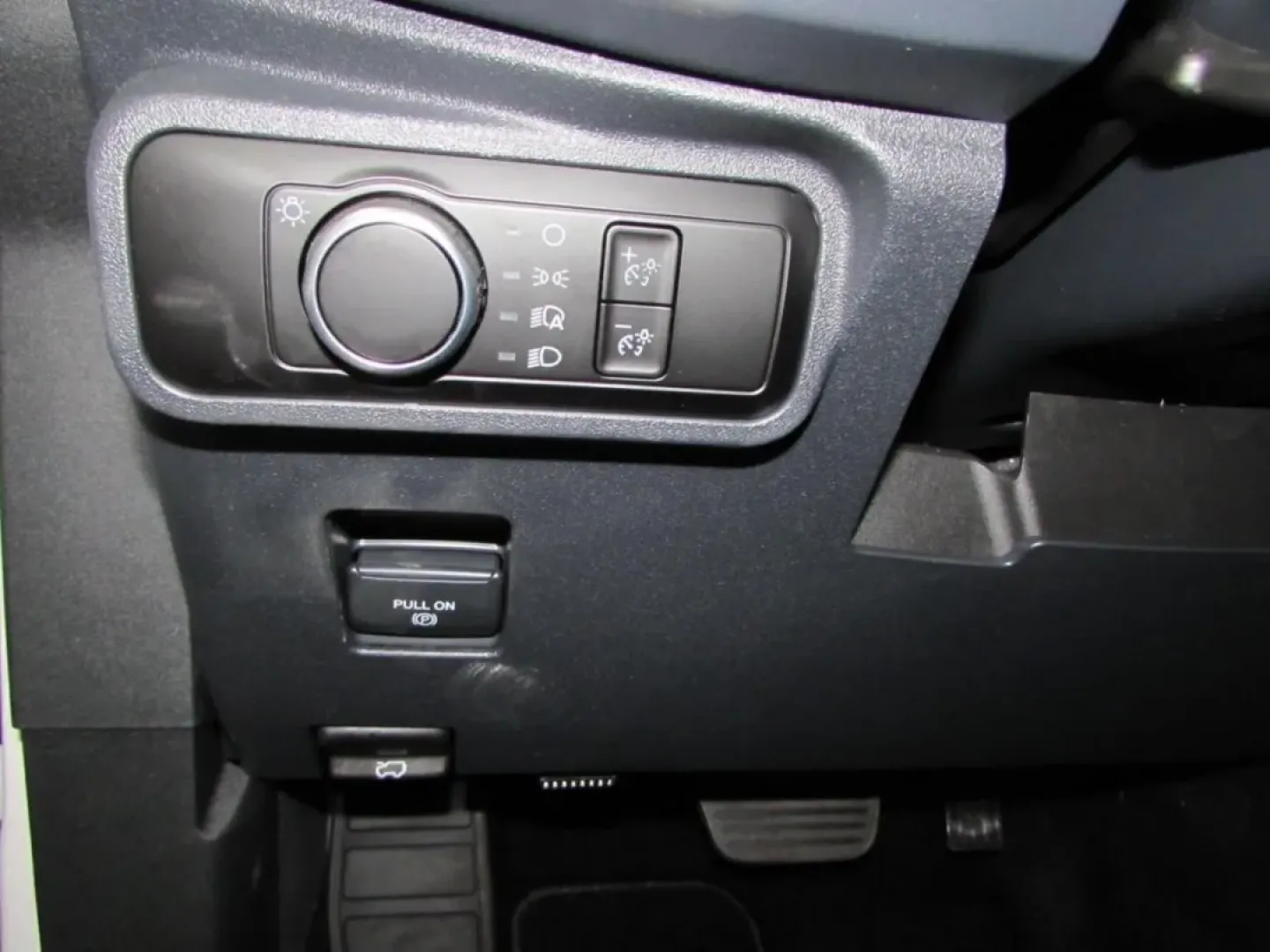 2025 /Dark Gray W/Black Onyx Ford Bronco Base (1FMDE6BH7SL) with an 2.3L EcoBoost I-4 engine, located at 12836 Highway 21, De Soto, MO, 63020, (636) 337-7777, 38.151867, -90.575615 - For adventurers and outdoor enthusiasts seeking their next thrill, the 2025 Ford Bronco is the ideal companion, ready to tackle rugged trails and urban jungles alike. With its robust 2.3L EcoBoost I-4 engine and four-wheel drive, this SUV is built for both weekend getaways and daily commutes. If you - Photo#9