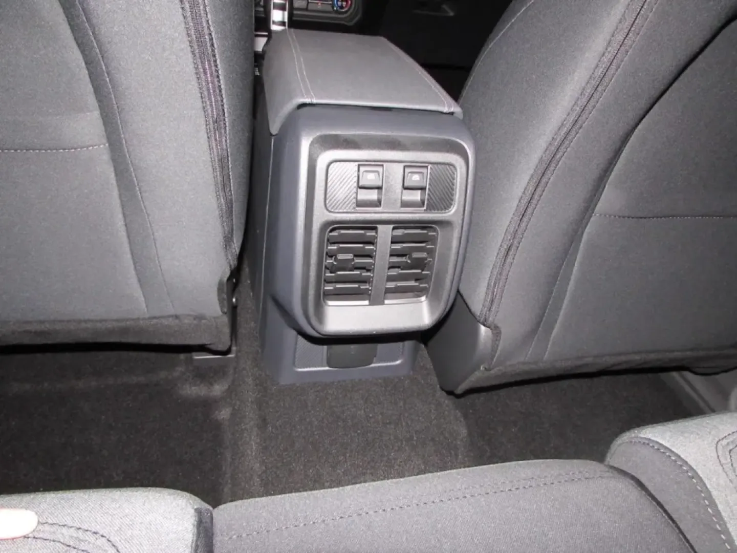 2025 /Dark Gray W/Black Onyx Ford Bronco Base (1FMDE6BH7SL) with an 2.3L EcoBoost I-4 engine, located at 12836 Highway 21, De Soto, MO, 63020, (636) 337-7777, 38.151867, -90.575615 - For adventurers and outdoor enthusiasts seeking their next thrill, the 2025 Ford Bronco is the ideal companion, ready to tackle rugged trails and urban jungles alike. With its robust 2.3L EcoBoost I-4 engine and four-wheel drive, this SUV is built for both weekend getaways and daily commutes. If you - Photo#21