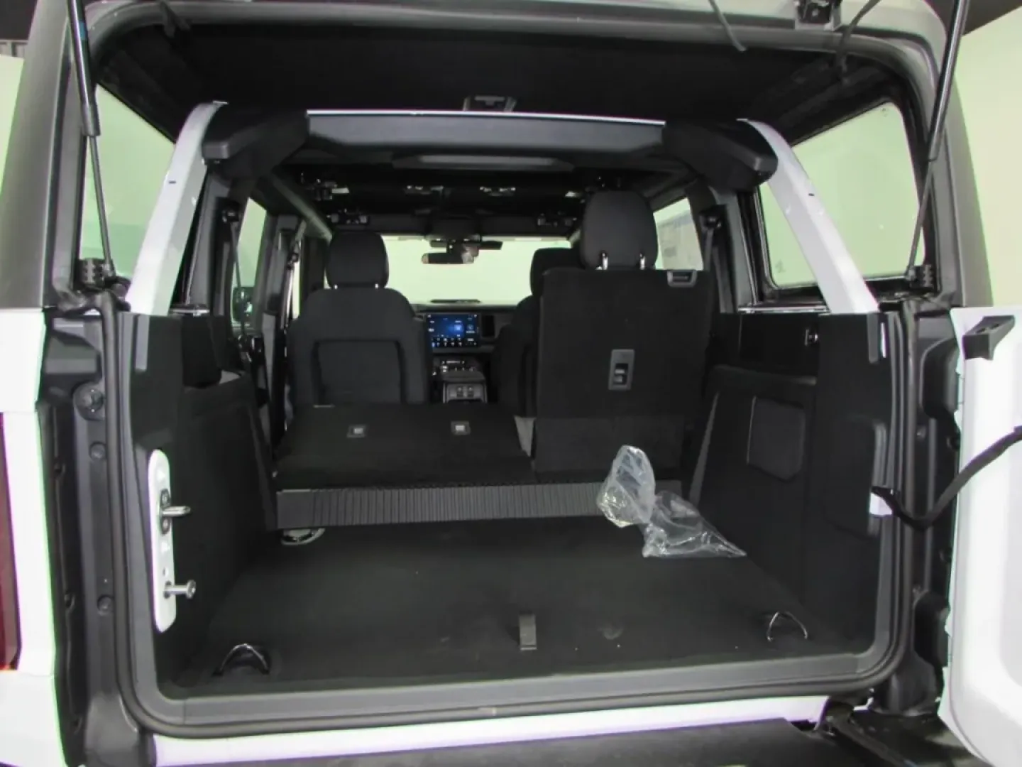 2025 /Dark Gray W/Black Onyx Ford Bronco Base (1FMDE6BH7SL) with an 2.3L EcoBoost I-4 engine, located at 12836 Highway 21, De Soto, MO, 63020, (636) 337-7777, 38.151867, -90.575615 - For adventurers and outdoor enthusiasts seeking their next thrill, the 2025 Ford Bronco is the ideal companion, ready to tackle rugged trails and urban jungles alike. With its robust 2.3L EcoBoost I-4 engine and four-wheel drive, this SUV is built for both weekend getaways and daily commutes. If you - Photo#25