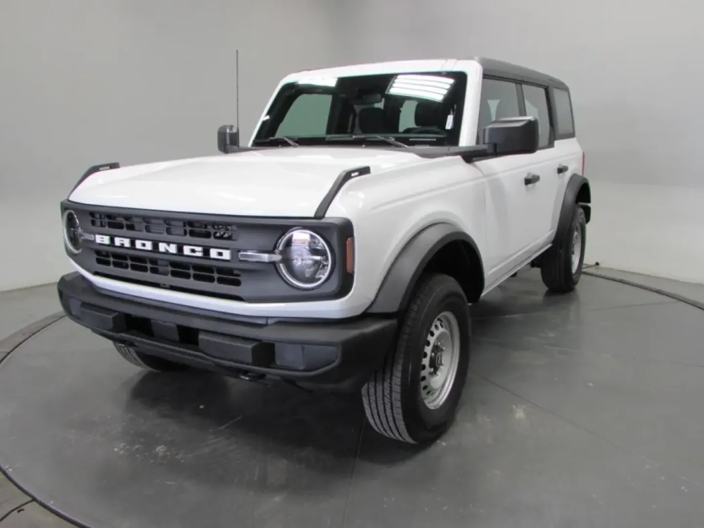 2025 /Dark Gray W/Black Onyx Ford Bronco Base (1FMDE6BH7SL) with an 2.3L EcoBoost I-4 engine, located at 12836 Highway 21, De Soto, MO, 63020, (636) 337-7777, 38.151867, -90.575615 - For adventurers and outdoor enthusiasts seeking their next thrill, the 2025 Ford Bronco is the ideal companion, ready to tackle rugged trails and urban jungles alike. With its robust 2.3L EcoBoost I-4 engine and four-wheel drive, this SUV is built for both weekend getaways and daily commutes. If you - Photo#2