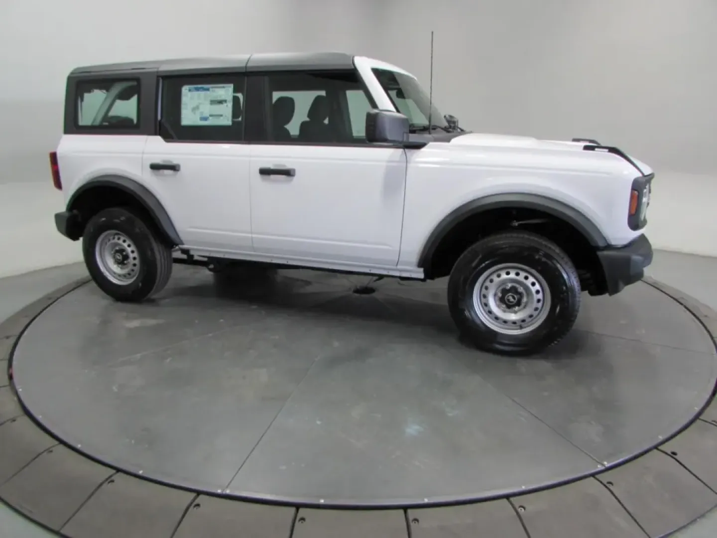 2025 /Dark Gray W/Black Onyx Ford Bronco Base (1FMDE6BH7SL) with an 2.3L EcoBoost I-4 engine, located at 12836 Highway 21, De Soto, MO, 63020, (636) 337-7777, 38.151867, -90.575615 - For adventurers and outdoor enthusiasts seeking their next thrill, the 2025 Ford Bronco is the ideal companion, ready to tackle rugged trails and urban jungles alike. With its robust 2.3L EcoBoost I-4 engine and four-wheel drive, this SUV is built for both weekend getaways and daily commutes. If you - Photo#3