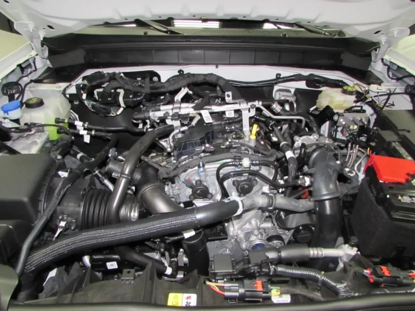 2025 /Dark Gray W/Black Onyx Ford Bronco Base (1FMDE6BH7SL) with an 2.3L EcoBoost I-4 engine, located at 12836 Highway 21, De Soto, MO, 63020, (636) 337-7777, 38.151867, -90.575615 - For adventurers and outdoor enthusiasts seeking their next thrill, the 2025 Ford Bronco is the ideal companion, ready to tackle rugged trails and urban jungles alike. With its robust 2.3L EcoBoost I-4 engine and four-wheel drive, this SUV is built for both weekend getaways and daily commutes. If you - Photo#5