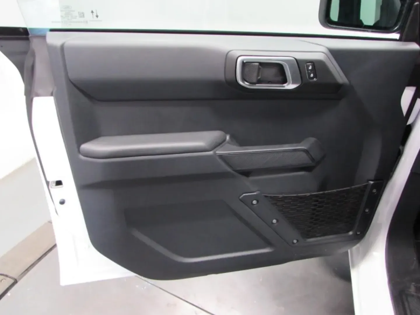 2025 /Dark Gray W/Black Onyx Ford Bronco Base (1FMDE6BH7SL) with an 2.3L EcoBoost I-4 engine, located at 12836 Highway 21, De Soto, MO, 63020, (636) 337-7777, 38.151867, -90.575615 - For adventurers and outdoor enthusiasts seeking their next thrill, the 2025 Ford Bronco is the ideal companion, ready to tackle rugged trails and urban jungles alike. With its robust 2.3L EcoBoost I-4 engine and four-wheel drive, this SUV is built for both weekend getaways and daily commutes. If you - Photo#7