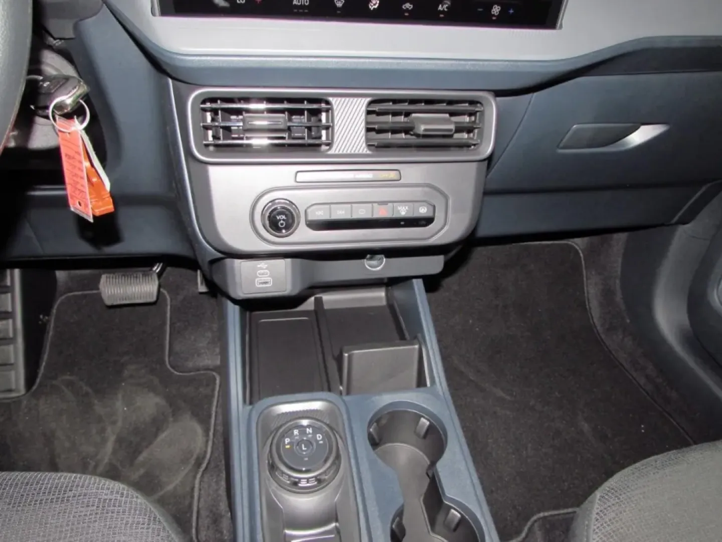 2025 /Black Onyx/Dark Slate Ford Maverick XL (3FTTW8B30SR) with an 2.5L Hybrid engine, located at 12836 Highway 21, De Soto, MO, 63020, (636) 337-7777, 38.151867, -90.575615 - **Discover Adventure with the 2025 Ford Maverick XL Perfect for Your Lifestyle!**<br /> <br /> If you're looking for a vehicle that seamlessly blends utility with comfort, look no further than the 2025 Ford Maverick XL. This remarkable truck is the perfect companion for weekend adventures, daily co - Photo#22