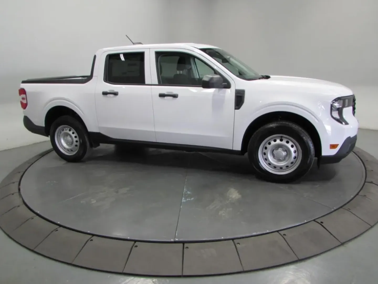 2025 /Black Onyx/Dark Slate Ford Maverick XL (3FTTW8B34SR) with an 2.5L Hybrid engine, located at 12836 Highway 21, De Soto, MO, 63020, (636) 337-7777, 38.151867, -90.575615 - ### Experience Versatility with the 2025 Ford Maverick XL at Pettus Ford De Soto<br /> <br /> Are you searching for a vehicle that can seamlessly blend your daily commuting needs with weekend adventures? Look no further than the 2025 Ford Maverick XL, now available at Pettus Ford De Soto. Located at - Photo#3