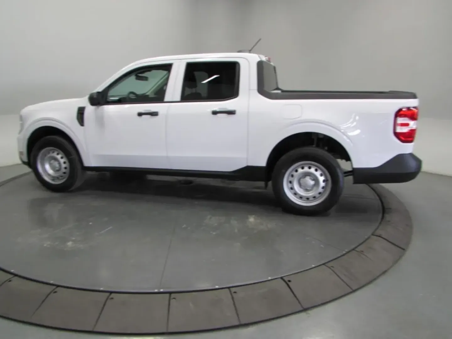 2025 /Black Onyx/Dark Slate Ford Maverick XL (3FTTW8B34SR) with an 2.5L Hybrid engine, located at 12836 Highway 21, De Soto, MO, 63020, (636) 337-7777, 38.151867, -90.575615 - ### Experience Versatility with the 2025 Ford Maverick XL at Pettus Ford De Soto<br /> <br /> Are you searching for a vehicle that can seamlessly blend your daily commuting needs with weekend adventures? Look no further than the 2025 Ford Maverick XL, now available at Pettus Ford De Soto. Located at - Photo#4