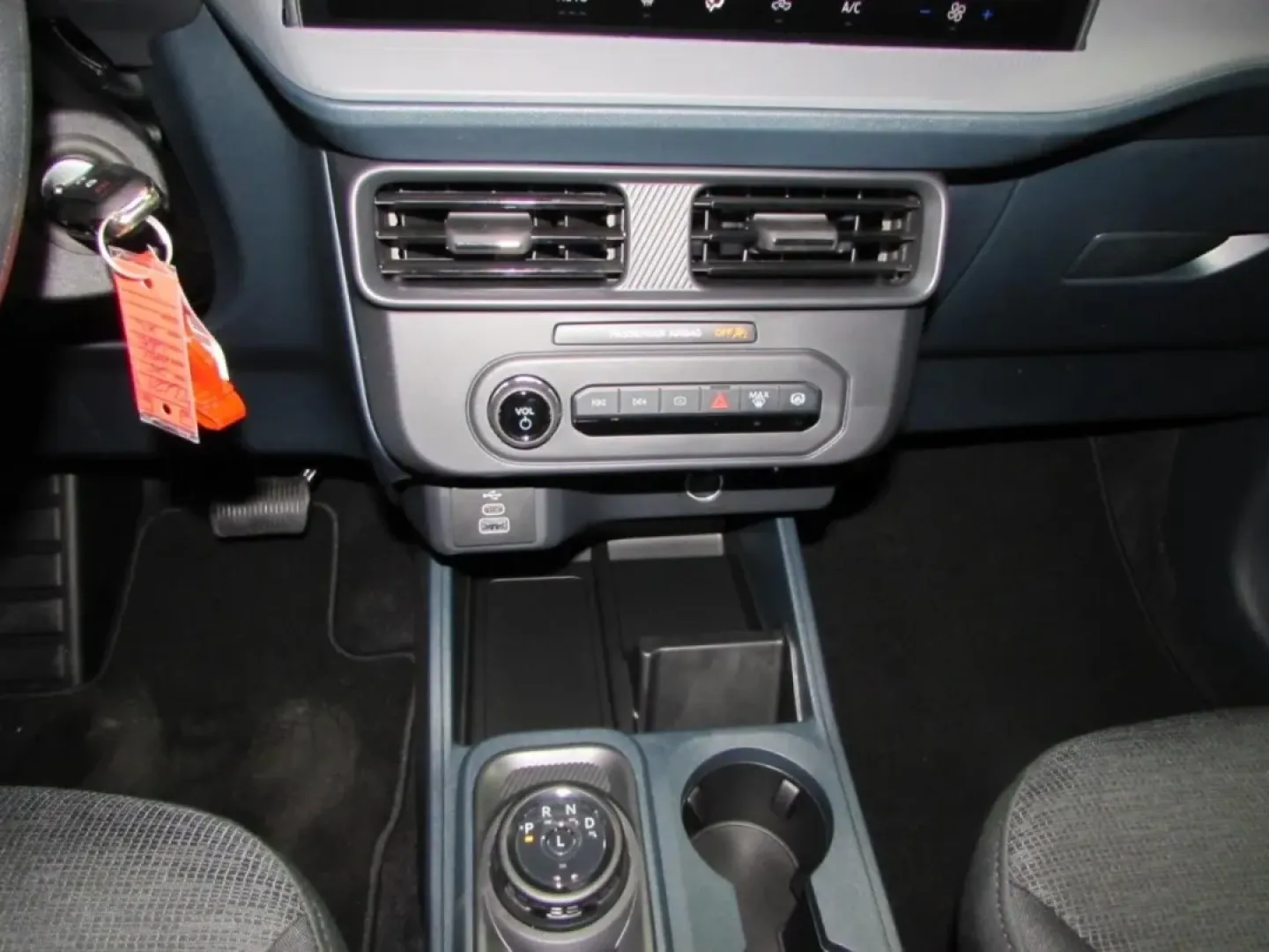 2025 /Black Onyx/Dark Slate Ford Maverick XL (3FTTW8B37SR) with an 2.5L Hybrid engine, located at 12836 Highway 21, De Soto, MO, 63020, (636) 337-7777, 38.151867, -90.575615 - **Elevate Your Weekend Adventures with the 2025 Ford Maverick XL at Pettus Ford De Soto!**<br /> <br /> Are you ready to embrace the open road and enjoy outdoor escapades with family and friends? Look no further than the 2025 Ford Maverick XL, the perfect blend of capability, comfort, and cutting-ed - Photo#21