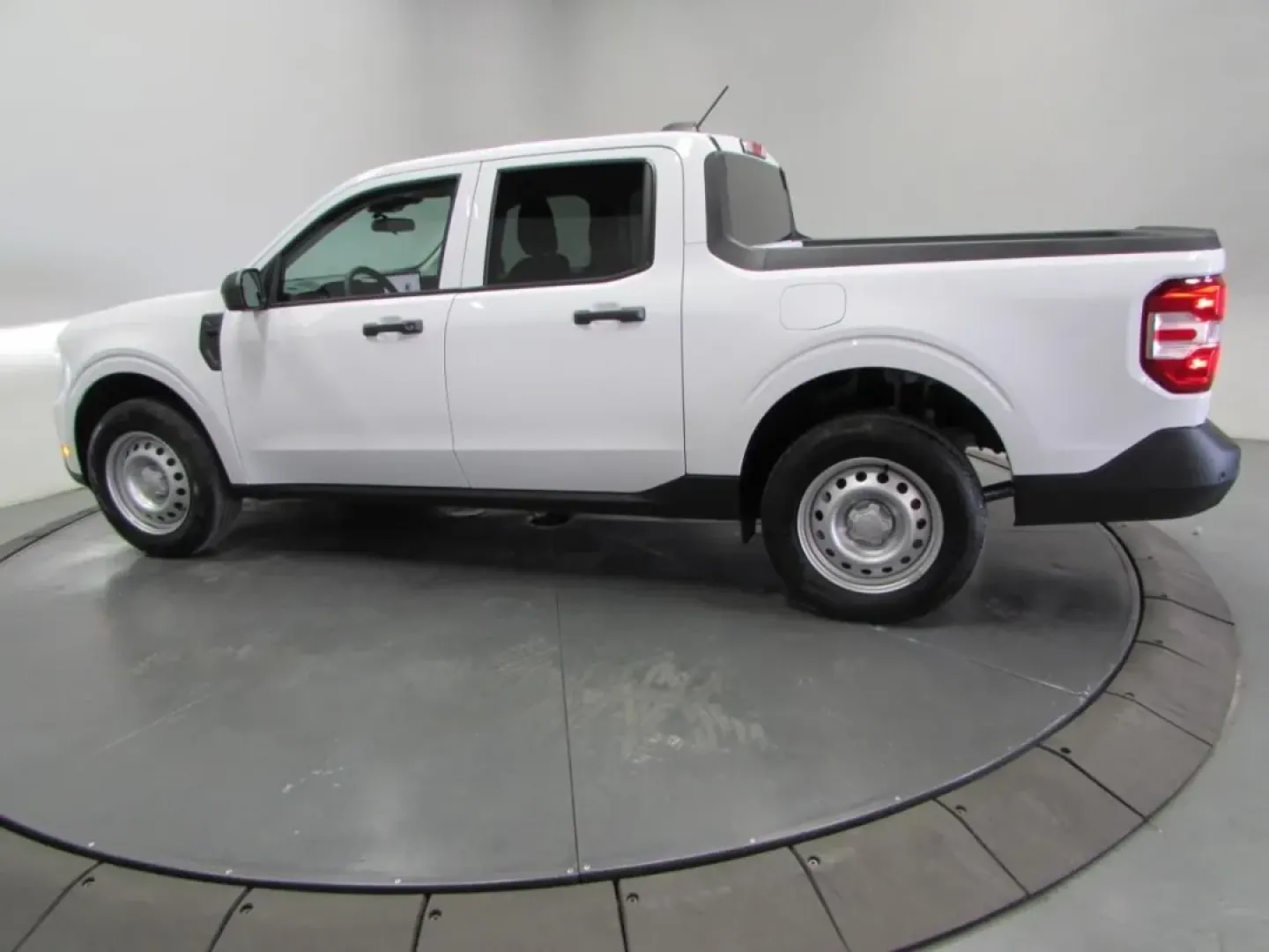 2025 /Black Onyx/Dark Slate Ford Maverick XL (3FTTW8B37SR) with an 2.5L Hybrid engine, located at 12836 Highway 21, De Soto, MO, 63020, (636) 337-7777, 38.151867, -90.575615 - **Elevate Your Weekend Adventures with the 2025 Ford Maverick XL at Pettus Ford De Soto!**<br /> <br /> Are you ready to embrace the open road and enjoy outdoor escapades with family and friends? Look no further than the 2025 Ford Maverick XL, the perfect blend of capability, comfort, and cutting-ed - Photo#4