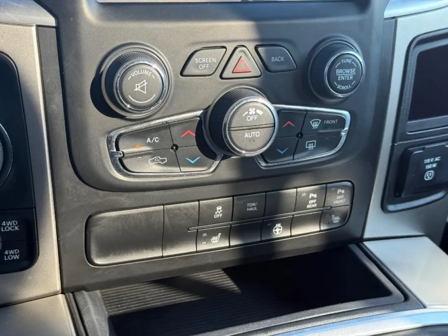 2017 /Diesel Gray/Black Cloth Ram 1500 Big Horn (1C6RR7LMXHS) with an 3.0L V6 engine, Automatic transmission, located at 970 Woodlawn Dr., Farmington, MO, 63640, (573) 431-7800, 37.825642, -90.468674 - **Unleash Your Adventure with the 2017 Ram 1500 Perfect for Life's Journeys!**<br /> <br /> Are you ready to take on the road whether for work, family outings, or weekend adventures? The 2017 Ram 1500 is the ultimate truck that combines power, efficiency, and comfort, making it a top choice for tho - Photo#18