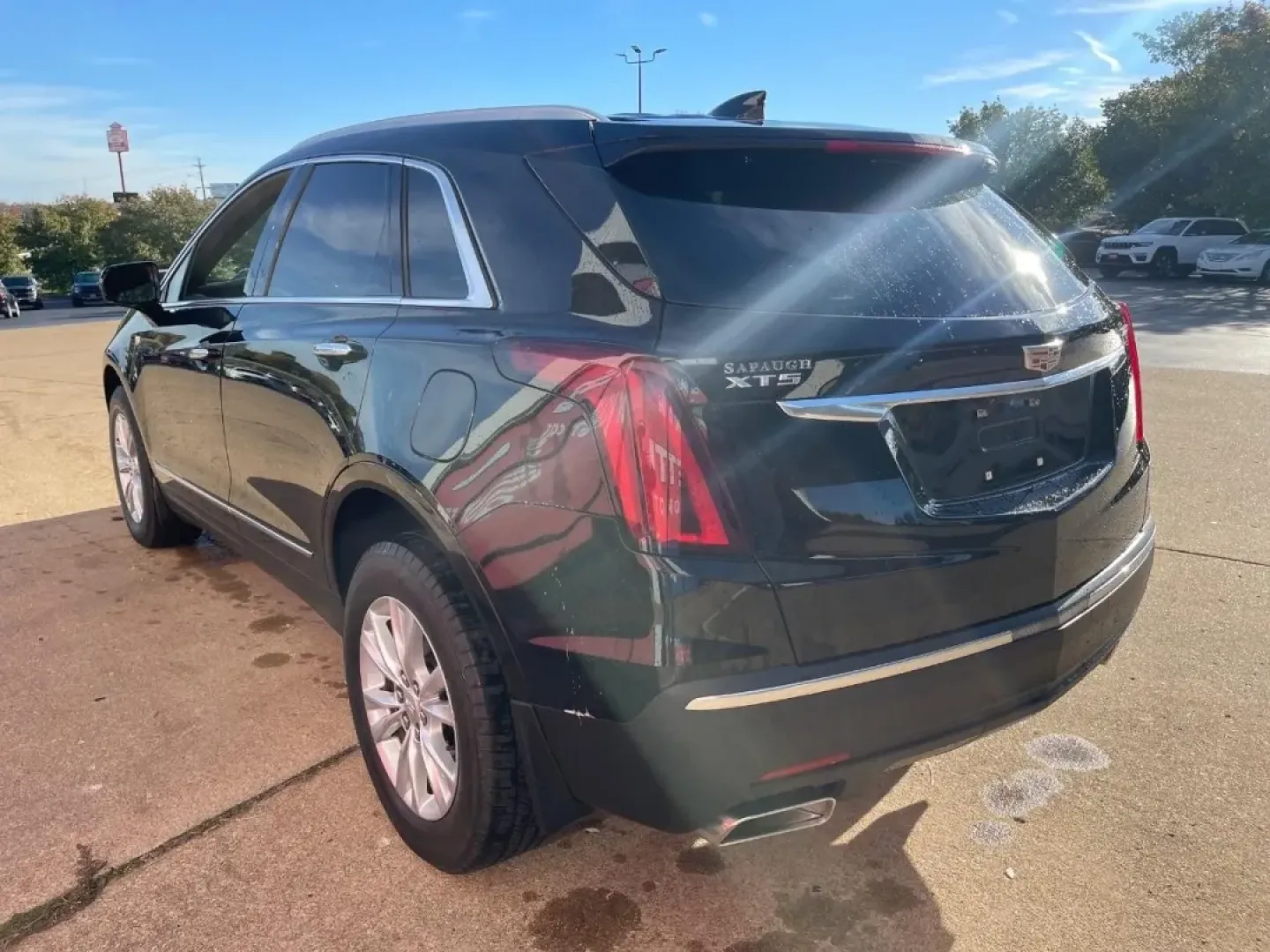 2023 /Jet Black Leather Cadillac XT5 Luxury (1GYKNAR40PZ) with an 2.0L Turbo / 4-cylinder / SIDI engine, Automatic transmission, located at 970 Woodlawn Dr., Farmington, MO, 63640, (573) 431-7800, 37.825642, -90.468674 - **Elevate Your Commute with the 2023 Cadillac XT5 FWD Luxury Perfect for Families and Professionals Alike!**<br /> <br /> Are you in search of a vehicle that seamlessly combines style, comfort, and versatility? Look no further than the stunning 2023 Cadillac XT5 FWD Luxury, available now at Pettus - Photo#3