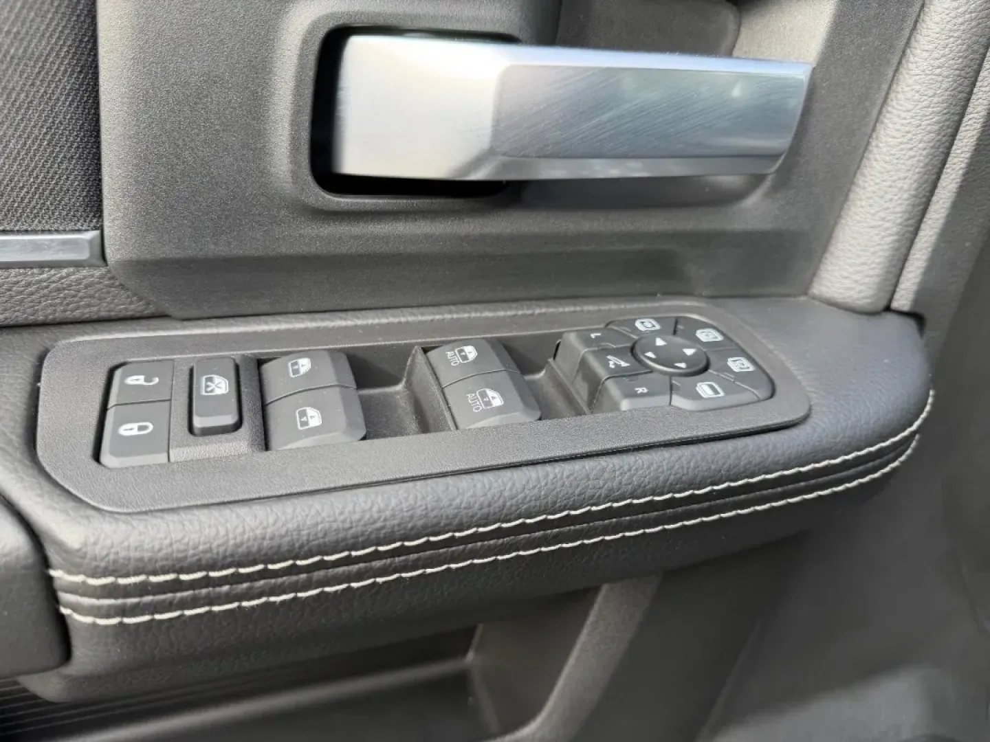 2025 /Diesel Gray/Black Cloth Ram 3500 Big Horn (3C63RRHL3SG) with an Straight 6 Turbocharged Diesel engine, located at 970 Woodlawn Dr., Farmington, MO, 63640, (573) 431-7800, 37.825642, -90.468674 - **Experience Unmatched Power and Comfort with the 2025 Ram 3500 Big Horn at Pettus CDJR Farmington!**<br /> <br /> Are you a hard-working individual looking for a truck that can handle both your daily demands and your weekend adventures? Look no further than the 2025 Ram 3500 Big Horn, available now - Photo#16