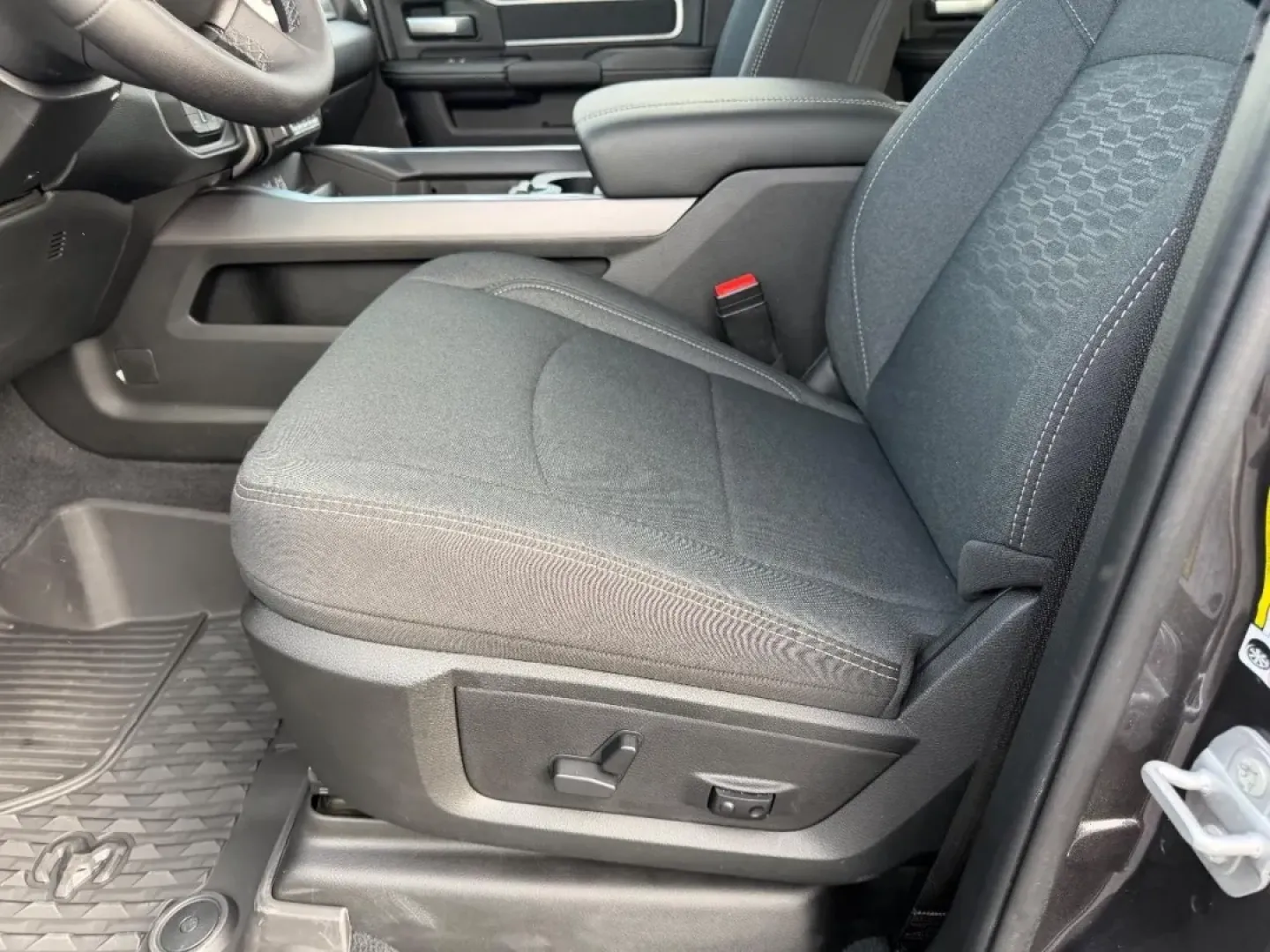 2025 /Diesel Gray/Black Cloth Ram 3500 Big Horn (3C63RRHL3SG) with an Straight 6 Turbocharged Diesel engine, located at 970 Woodlawn Dr., Farmington, MO, 63640, (573) 431-7800, 37.825642, -90.468674 - **Experience Unmatched Power and Comfort with the 2025 Ram 3500 Big Horn at Pettus CDJR Farmington!**<br /> <br /> Are you a hard-working individual looking for a truck that can handle both your daily demands and your weekend adventures? Look no further than the 2025 Ram 3500 Big Horn, available now - Photo#17