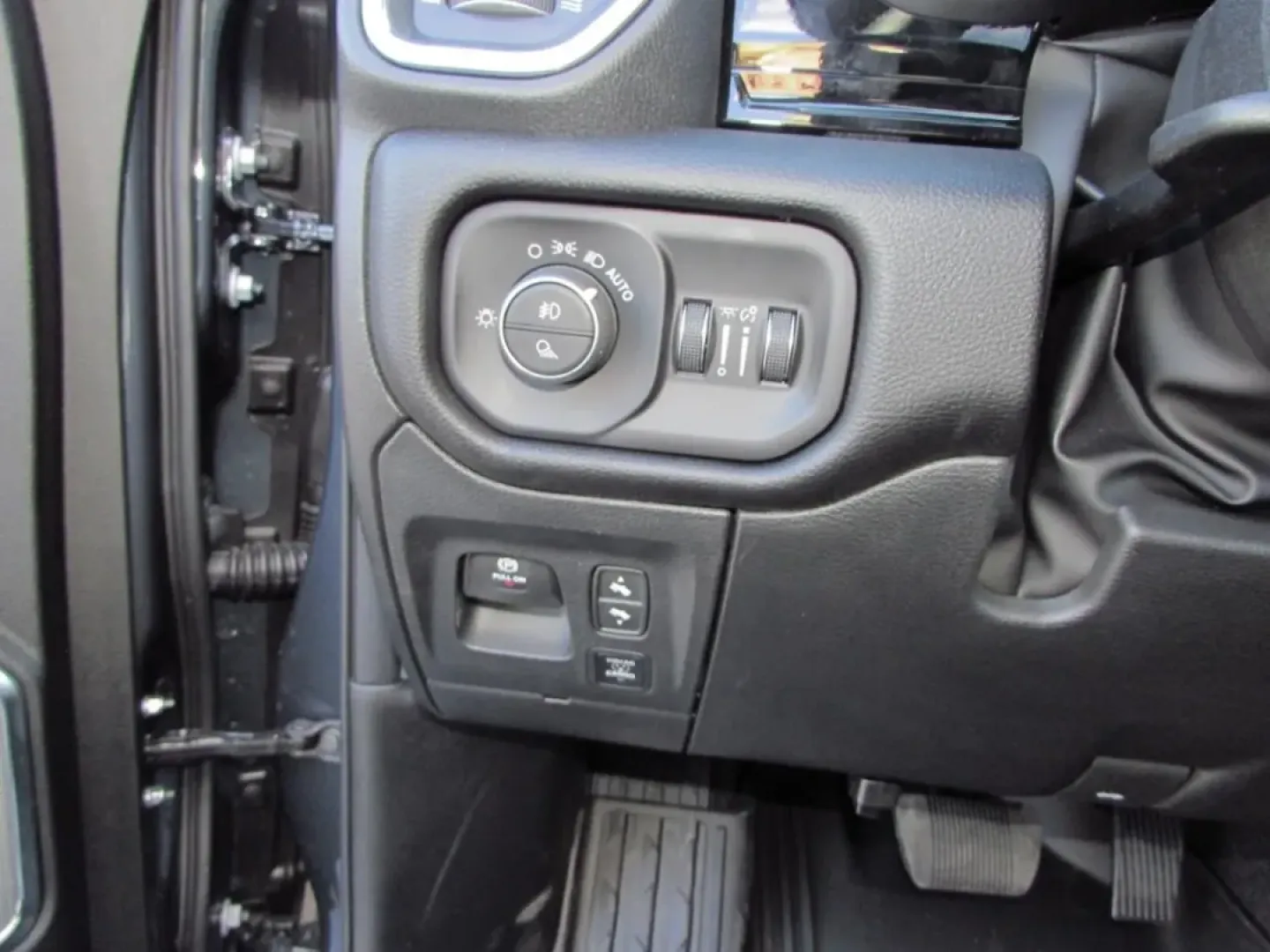 2026 /Black Ram 1500 Laramie (1C6SRFJT7TN) with an Other engine, Automatic transmission, located at 12830 Highway 21, De Soto, MO, 63020, (636) 337-7777, 38.153099, -90.573624 - **Unleash Your Adventurous Spirit with the 2026 Ram 1500 Laramie in De Soto, MO!**<br /> <br /> Are you ready to elevate your lifestyle with a truck that can handle both the daily grind and weekend adventures? Introducing the stunning 2026 Ram 1500 Laramie, a perfect blend of power, comfort, and cut - Photo#17