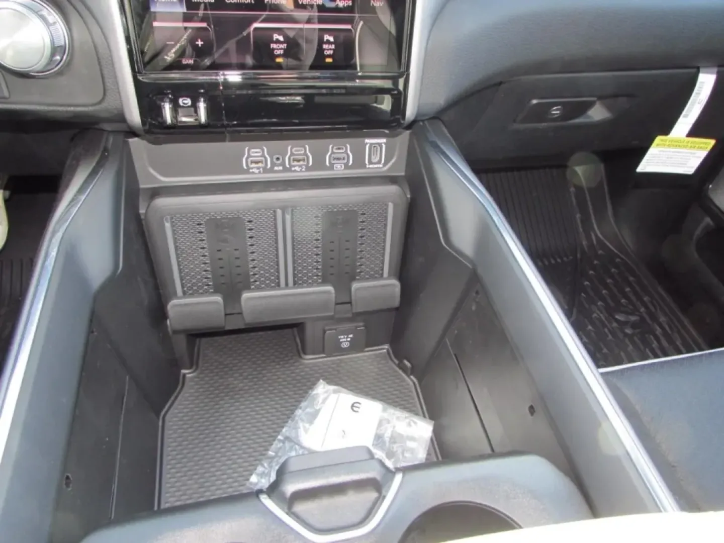 2026 /Black Ram 1500 Laramie (1C6SRFJT7TN) with an Other engine, Automatic transmission, located at 12830 Highway 21, De Soto, MO, 63020, (636) 337-7777, 38.153099, -90.573624 - **Unleash Your Adventurous Spirit with the 2026 Ram 1500 Laramie in De Soto, MO!**<br /> <br /> Are you ready to elevate your lifestyle with a truck that can handle both the daily grind and weekend adventures? Introducing the stunning 2026 Ram 1500 Laramie, a perfect blend of power, comfort, and cut - Photo#26