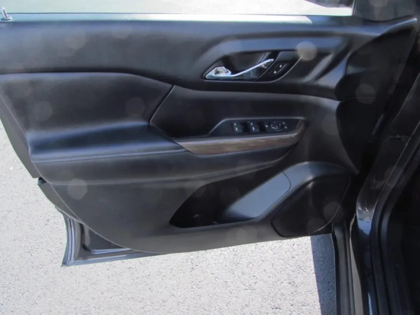 2018 /Jet Black GMC Acadia SLE-1 (1GKKNRLA9JZ) with an Other engine, located at 12830 Highway 21, De Soto, MO, 63020, (636) 337-7777, 38.153099, -90.573624 - **Adventure Awaits: Discover the 2018 GMC Acadia SLE at Pettus CDJR DeSoto!**<br /> <br /> Are you ready for your next adventure? Imagine cruising down the scenic routes of the Ozarks in a vehicle that's as versatile as your lifestyle-meet the 2018 GMC Acadia SLE, a perfect fusion of comfort, style, - Photo#11