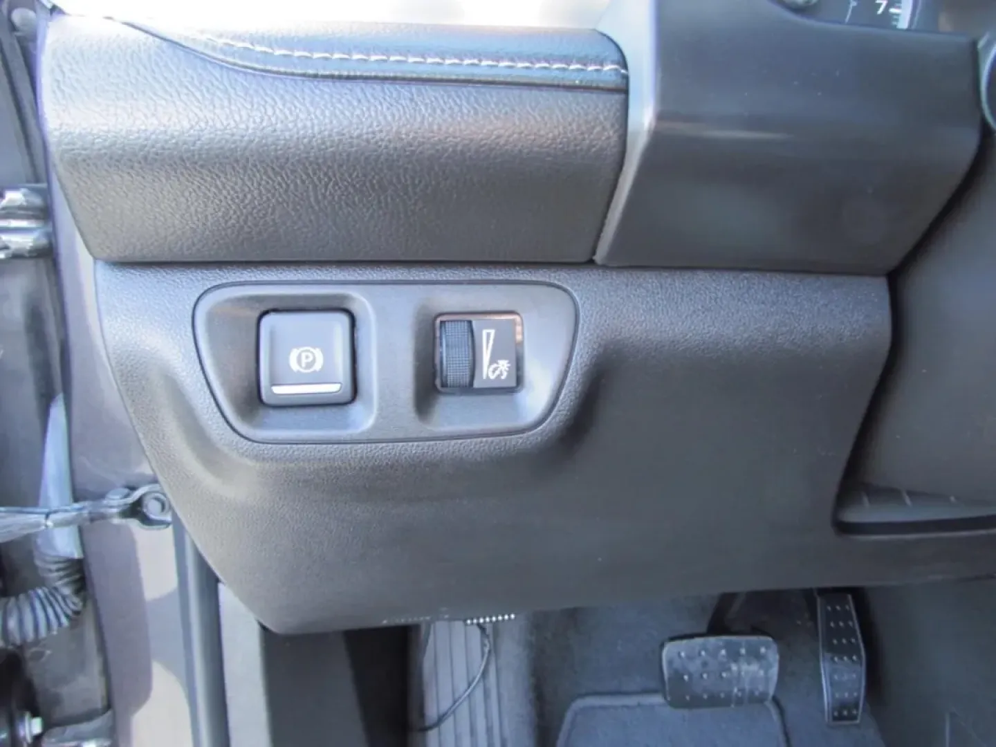 2018 /Jet Black GMC Acadia SLE-1 (1GKKNRLA9JZ) with an Other engine, located at 12830 Highway 21, De Soto, MO, 63020, (636) 337-7777, 38.153099, -90.573624 - **Adventure Awaits: Discover the 2018 GMC Acadia SLE at Pettus CDJR DeSoto!**<br /> <br /> Are you ready for your next adventure? Imagine cruising down the scenic routes of the Ozarks in a vehicle that's as versatile as your lifestyle-meet the 2018 GMC Acadia SLE, a perfect fusion of comfort, style, - Photo#13