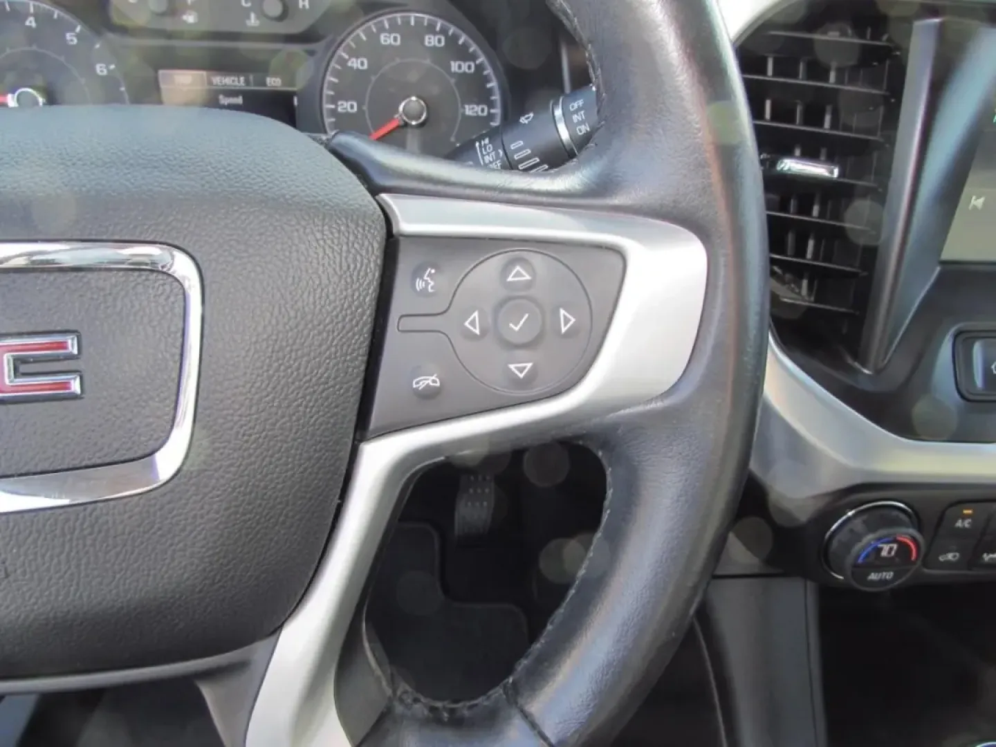 2018 /Jet Black GMC Acadia SLE-1 (1GKKNRLA9JZ) with an Other engine, located at 12830 Highway 21, De Soto, MO, 63020, (636) 337-7777, 38.153099, -90.573624 - **Adventure Awaits: Discover the 2018 GMC Acadia SLE at Pettus CDJR DeSoto!**<br /> <br /> Are you ready for your next adventure? Imagine cruising down the scenic routes of the Ozarks in a vehicle that's as versatile as your lifestyle-meet the 2018 GMC Acadia SLE, a perfect fusion of comfort, style, - Photo#17