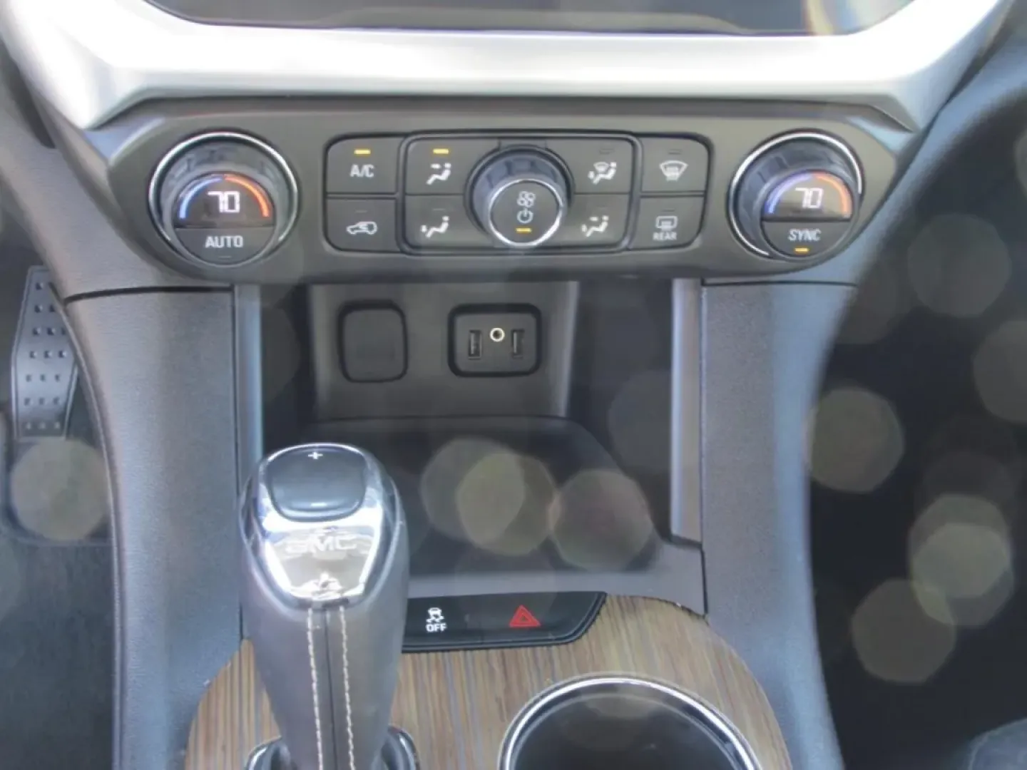 2018 /Jet Black GMC Acadia SLE-1 (1GKKNRLA9JZ) with an Other engine, located at 12830 Highway 21, De Soto, MO, 63020, (636) 337-7777, 38.153099, -90.573624 - **Adventure Awaits: Discover the 2018 GMC Acadia SLE at Pettus CDJR DeSoto!**<br /> <br /> Are you ready for your next adventure? Imagine cruising down the scenic routes of the Ozarks in a vehicle that's as versatile as your lifestyle-meet the 2018 GMC Acadia SLE, a perfect fusion of comfort, style, - Photo#20