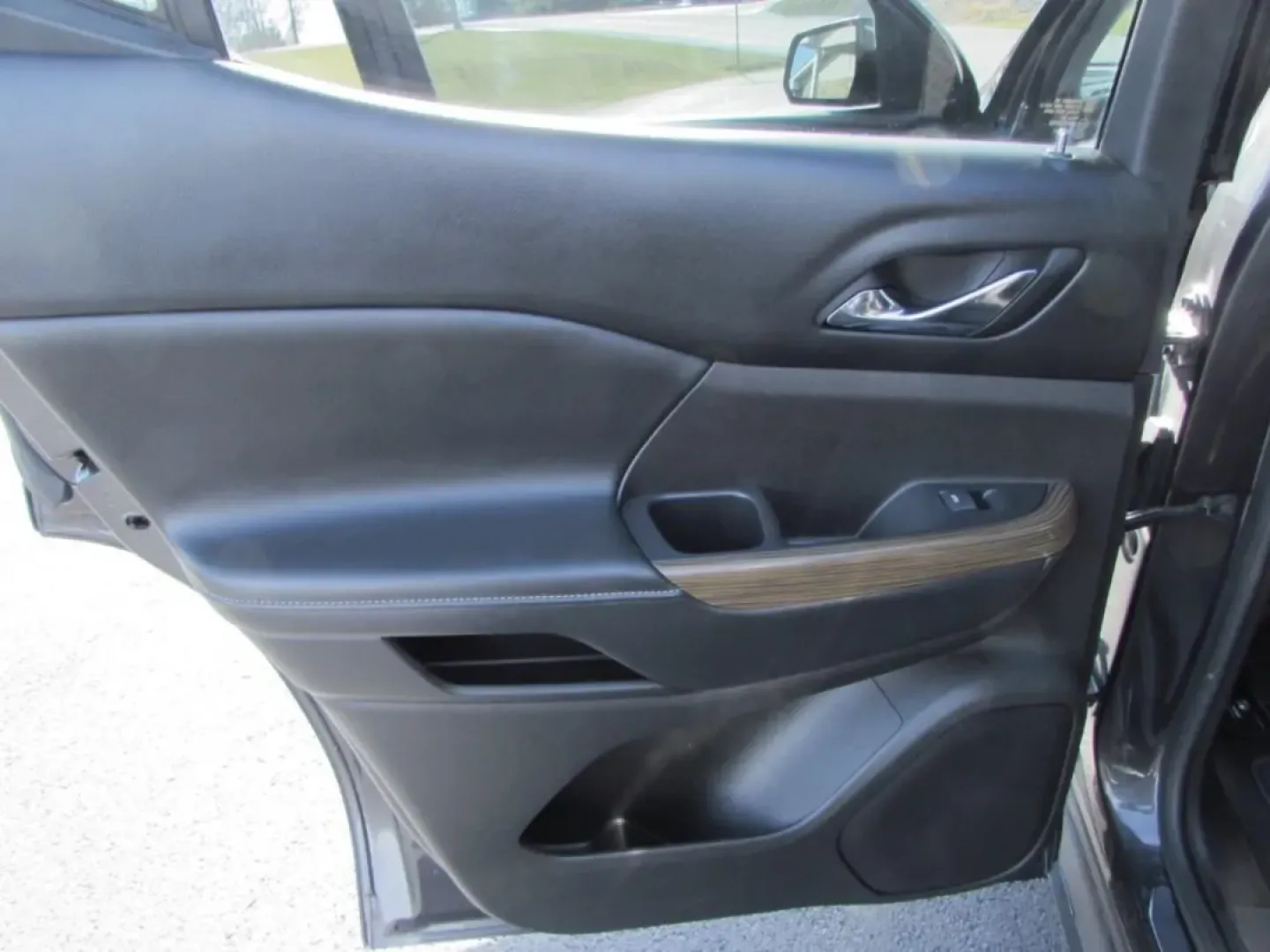 2018 /Jet Black GMC Acadia SLE-1 (1GKKNRLA9JZ) with an Other engine, located at 12830 Highway 21, De Soto, MO, 63020, (636) 337-7777, 38.153099, -90.573624 - **Adventure Awaits: Discover the 2018 GMC Acadia SLE at Pettus CDJR DeSoto!**<br /> <br /> Are you ready for your next adventure? Imagine cruising down the scenic routes of the Ozarks in a vehicle that's as versatile as your lifestyle-meet the 2018 GMC Acadia SLE, a perfect fusion of comfort, style, - Photo#23