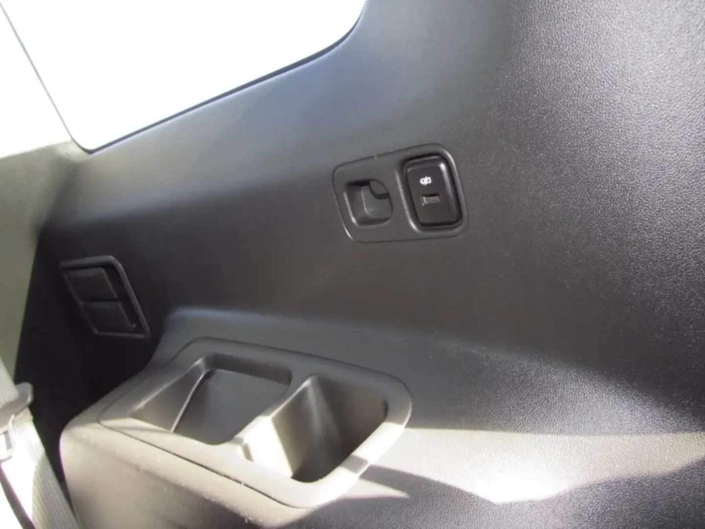 2018 /Jet Black GMC Acadia SLE-1 (1GKKNRLA9JZ) with an Other engine, located at 12830 Highway 21, De Soto, MO, 63020, (636) 337-7777, 38.153099, -90.573624 - **Adventure Awaits: Discover the 2018 GMC Acadia SLE at Pettus CDJR DeSoto!**<br /> <br /> Are you ready for your next adventure? Imagine cruising down the scenic routes of the Ozarks in a vehicle that's as versatile as your lifestyle-meet the 2018 GMC Acadia SLE, a perfect fusion of comfort, style, - Photo#27