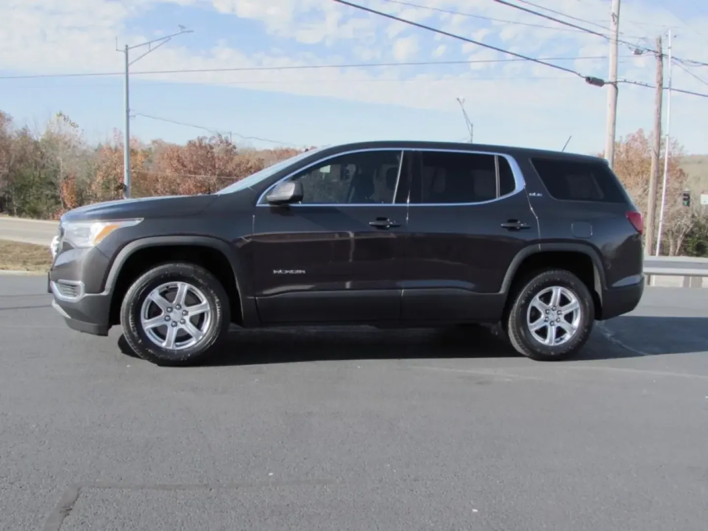 2018 /Jet Black GMC Acadia SLE-1 (1GKKNRLA9JZ) with an Other engine, located at 12830 Highway 21, De Soto, MO, 63020, (636) 337-7777, 38.153099, -90.573624 - **Adventure Awaits: Discover the 2018 GMC Acadia SLE at Pettus CDJR DeSoto!**<br /> <br /> Are you ready for your next adventure? Imagine cruising down the scenic routes of the Ozarks in a vehicle that's as versatile as your lifestyle-meet the 2018 GMC Acadia SLE, a perfect fusion of comfort, style, - Photo#3
