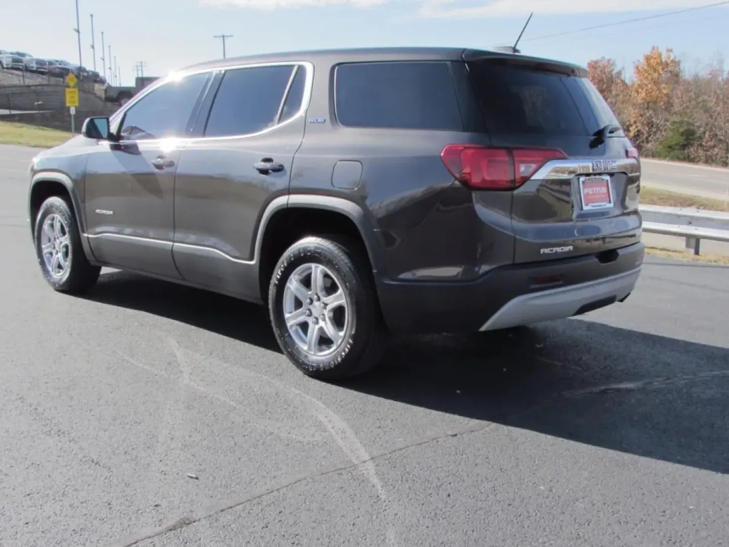 2018 /Jet Black GMC Acadia SLE-1 (1GKKNRLA9JZ) with an Other engine, located at 12830 Highway 21, De Soto, MO, 63020, (636) 337-7777, 38.153099, -90.573624 - **Adventure Awaits: Discover the 2018 GMC Acadia SLE at Pettus CDJR DeSoto!**<br /> <br /> Are you ready for your next adventure? Imagine cruising down the scenic routes of the Ozarks in a vehicle that's as versatile as your lifestyle-meet the 2018 GMC Acadia SLE, a perfect fusion of comfort, style, - Photo#4