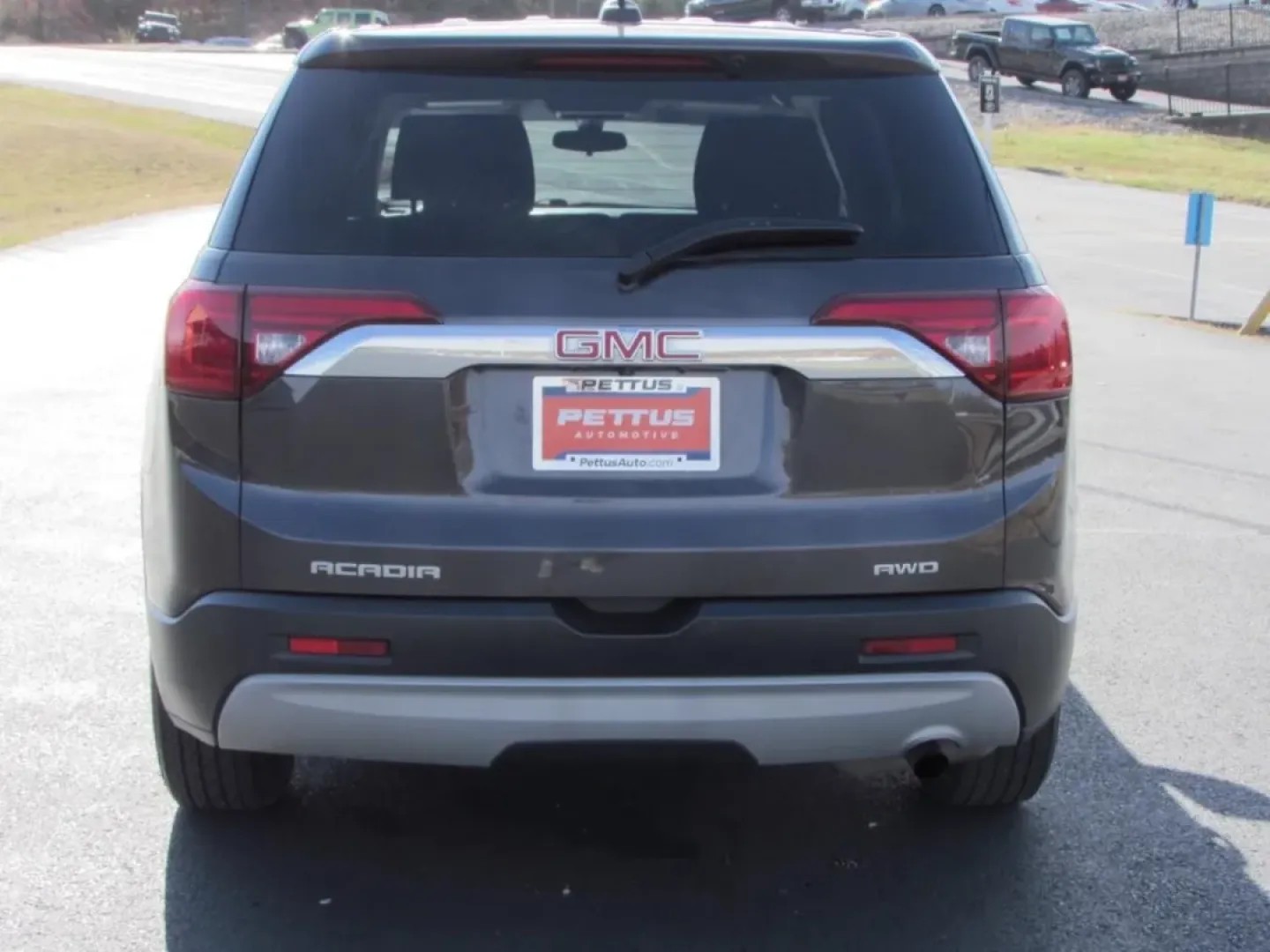 2018 /Jet Black GMC Acadia SLE-1 (1GKKNRLA9JZ) with an Other engine, located at 12830 Highway 21, De Soto, MO, 63020, (636) 337-7777, 38.153099, -90.573624 - **Adventure Awaits: Discover the 2018 GMC Acadia SLE at Pettus CDJR DeSoto!**<br /> <br /> Are you ready for your next adventure? Imagine cruising down the scenic routes of the Ozarks in a vehicle that's as versatile as your lifestyle-meet the 2018 GMC Acadia SLE, a perfect fusion of comfort, style, - Photo#5