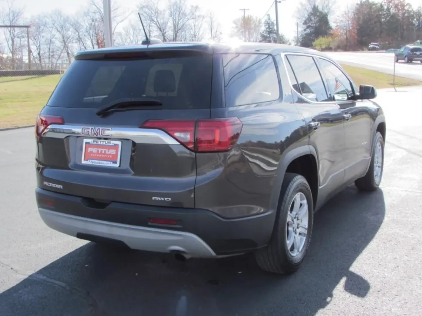 2018 /Jet Black GMC Acadia SLE-1 (1GKKNRLA9JZ) with an Other engine, located at 12830 Highway 21, De Soto, MO, 63020, (636) 337-7777, 38.153099, -90.573624 - **Adventure Awaits: Discover the 2018 GMC Acadia SLE at Pettus CDJR DeSoto!**<br /> <br /> Are you ready for your next adventure? Imagine cruising down the scenic routes of the Ozarks in a vehicle that's as versatile as your lifestyle-meet the 2018 GMC Acadia SLE, a perfect fusion of comfort, style, - Photo#6