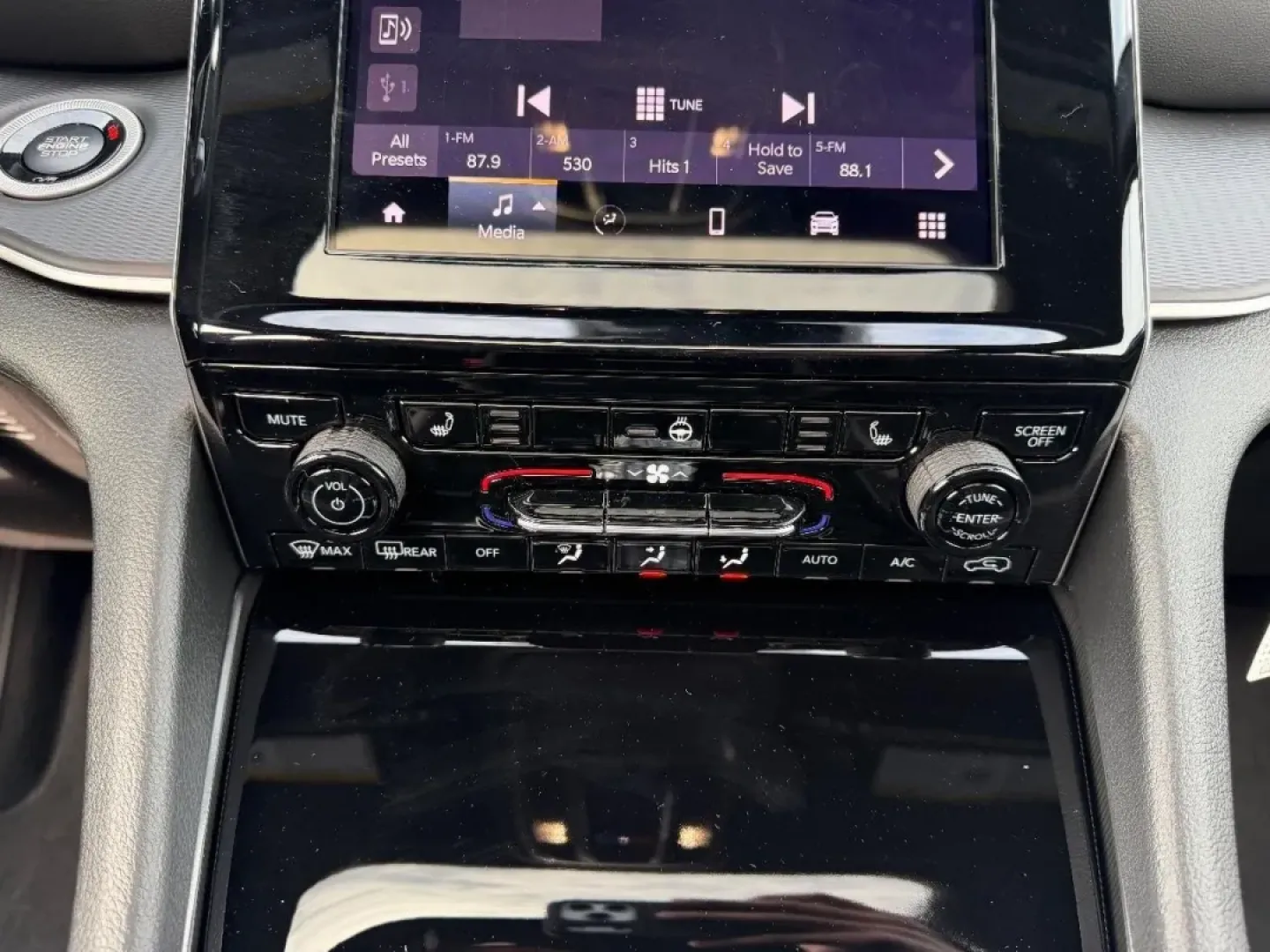 2025 /Global Black Leather Jeep Grand Cherokee Altitude X (1C4RJHAG7SC) with an 3.6L V6 24V VVT UPG I engine, Automatic transmission, located at 970 Woodlawn Dr., Farmington, MO, 63640, (573) 431-7800, 37.825642, -90.468674 - Are you ready to elevate your adventures? Introducing the 2025 Jeep Grand Cherokee, the perfect SUV for those who crave both comfort and capability. This vehicle is designed for individuals and families who enjoy exploring the great outdoors or simply need a reliable companion for daily commutes in - Photo#16